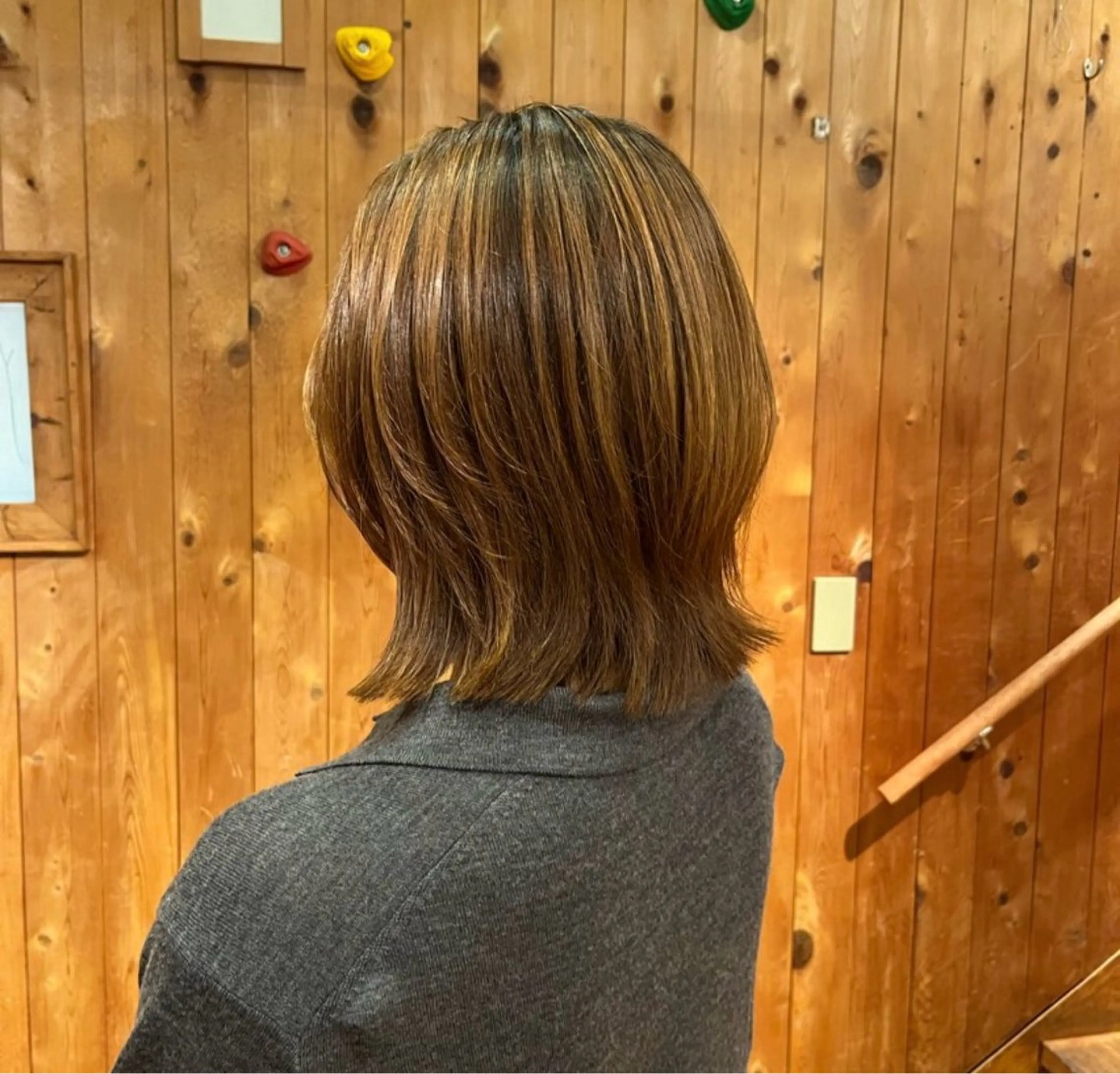 ミディアム くびれヘア レイヤーカット 外ハネヘア カット 藤田 ゆりなのヘアスタイル