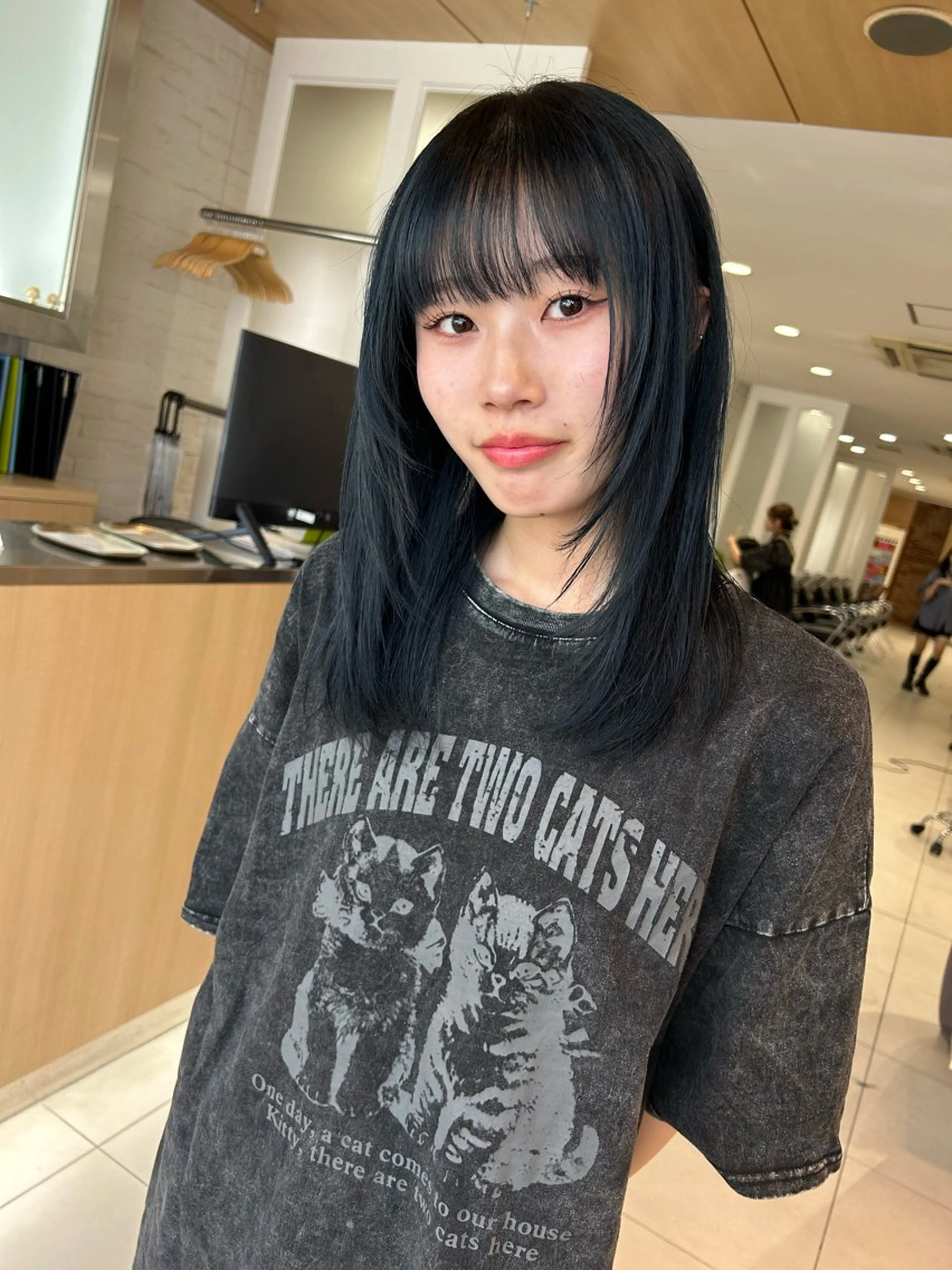 セミロング カラー 黒髪 ブリーチ ブルーカラー ブルーブラック 透明感カラー 🍀透明感抜群🍀/ ハイトーンカラーのヘアスタイル