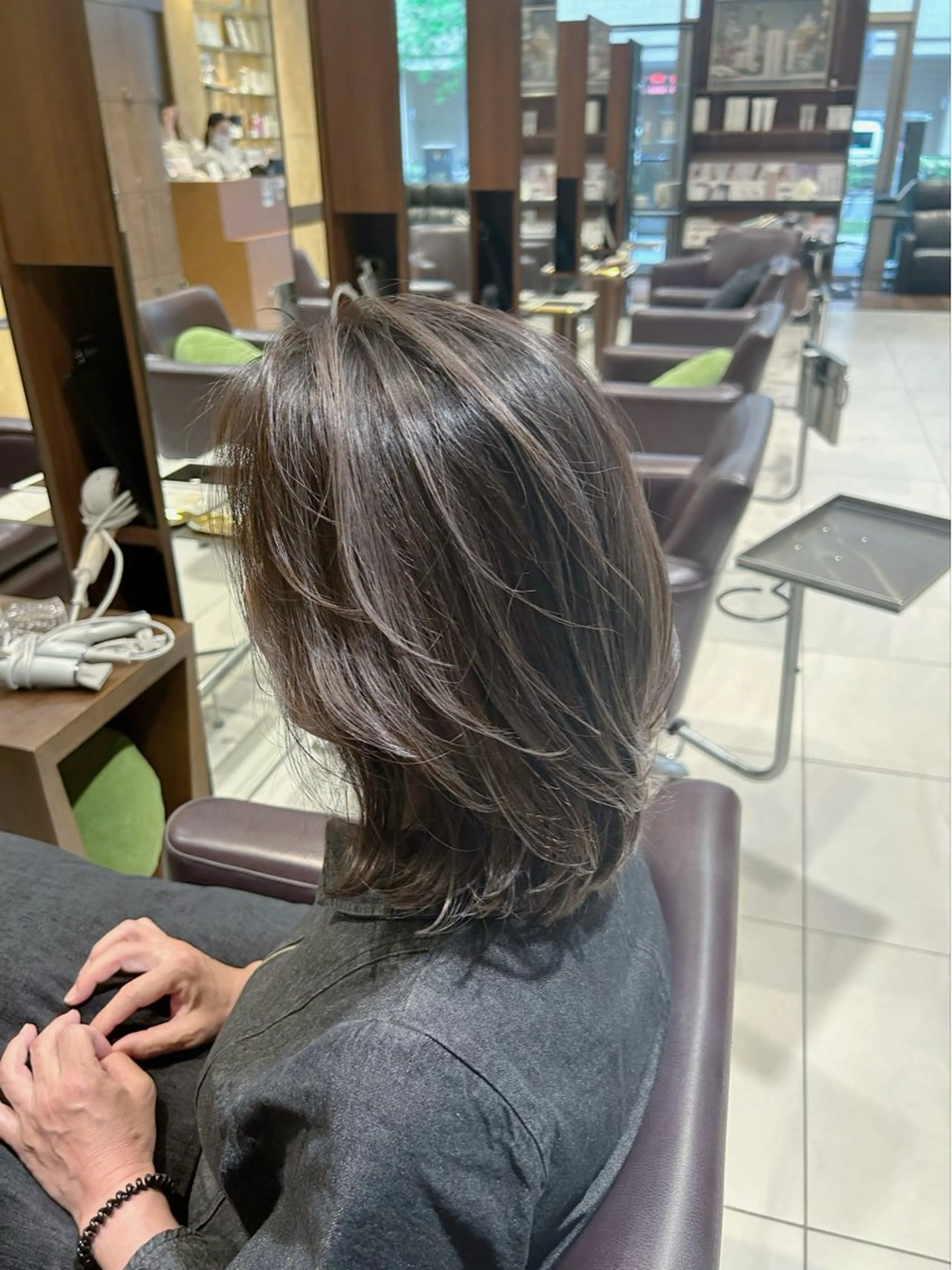 ミディアム カラー グレージュ ハイライトカラー ハイライト ヘアカラー モードケイズJR尼崎 トップサロンdのヘアスタイル