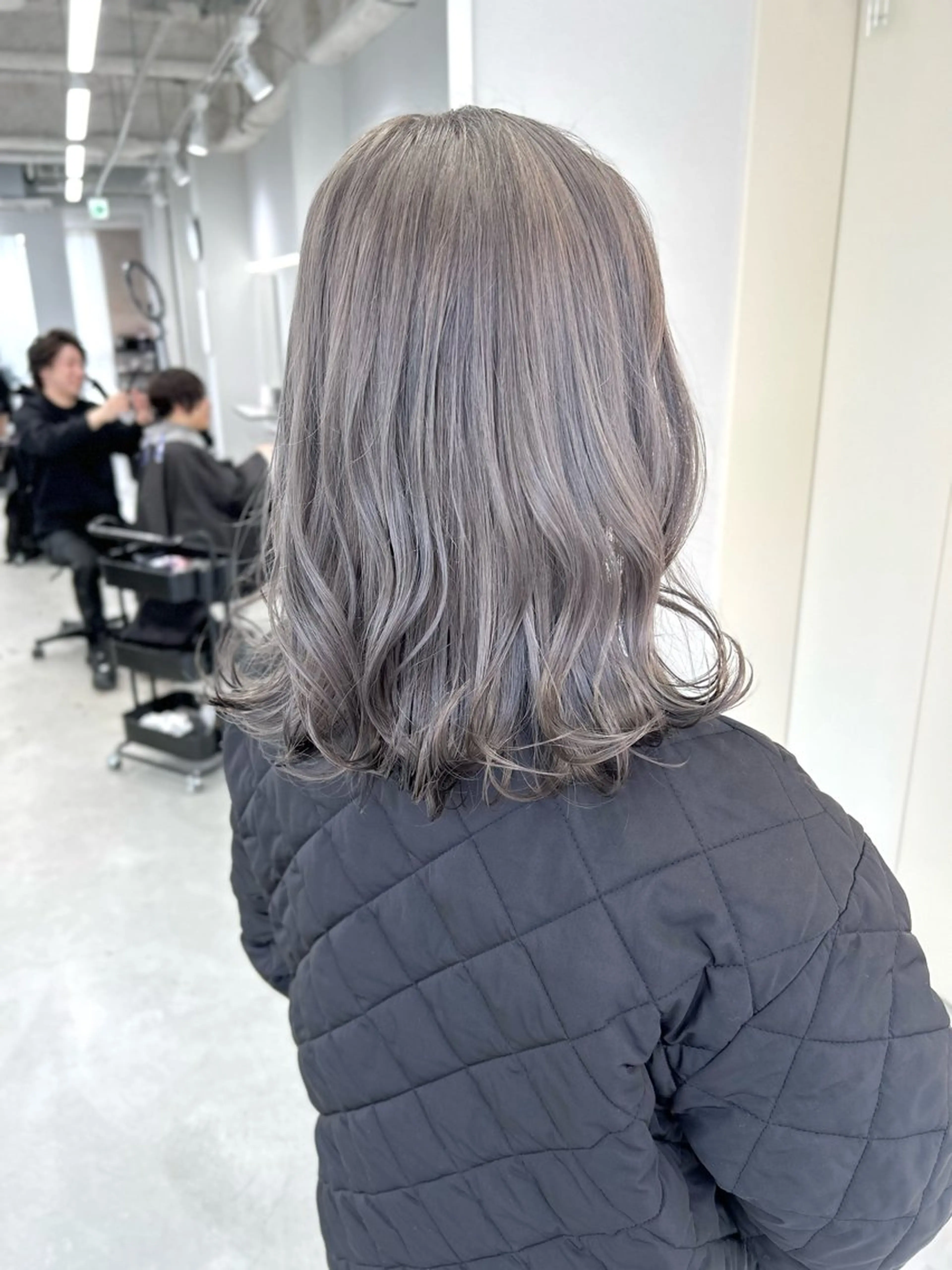 セミロング ヘアカラー Gisel みらののヘアスタイル