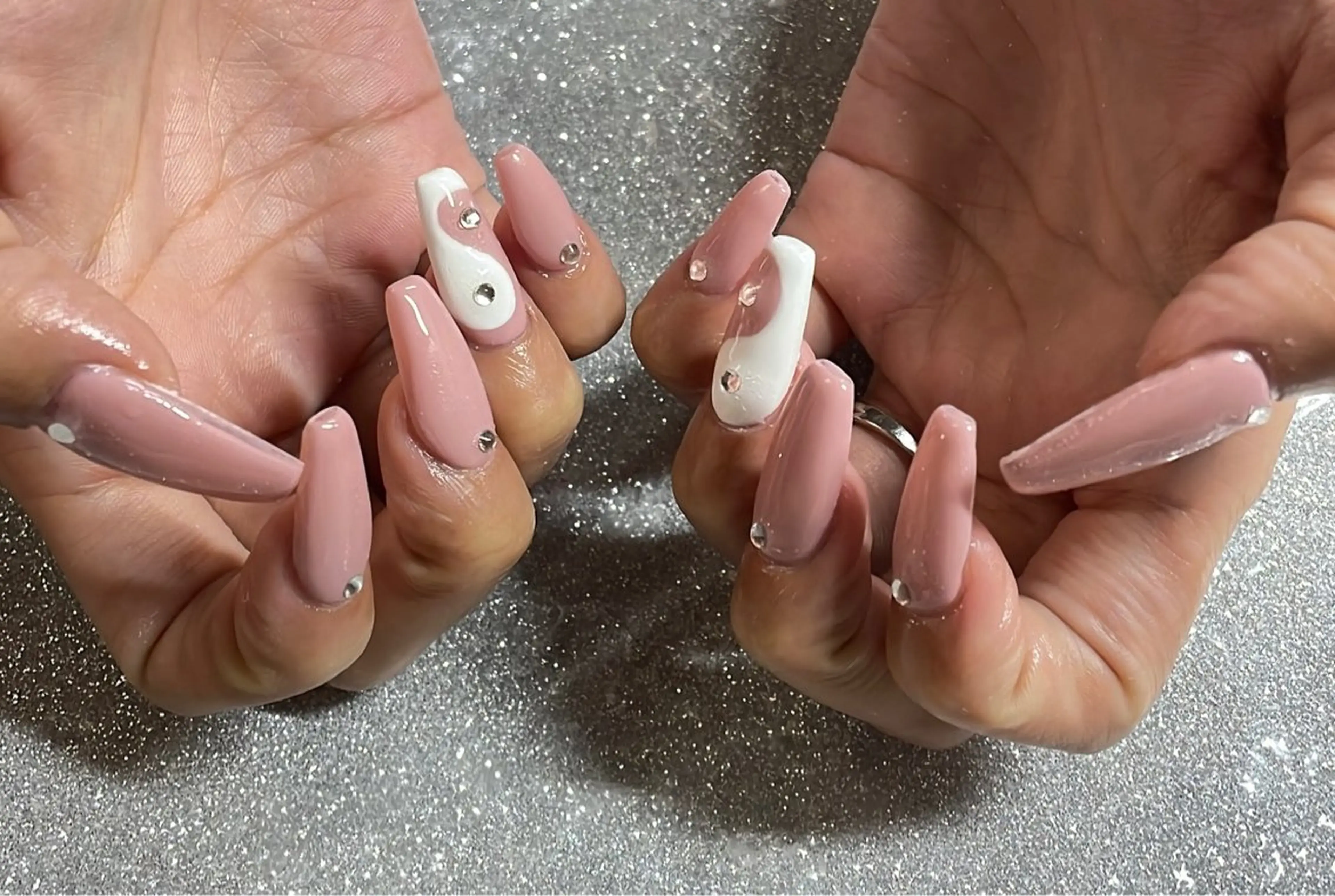 ネイル ハンドネイル VIERU 🌈🎀💖のネイルデザイン