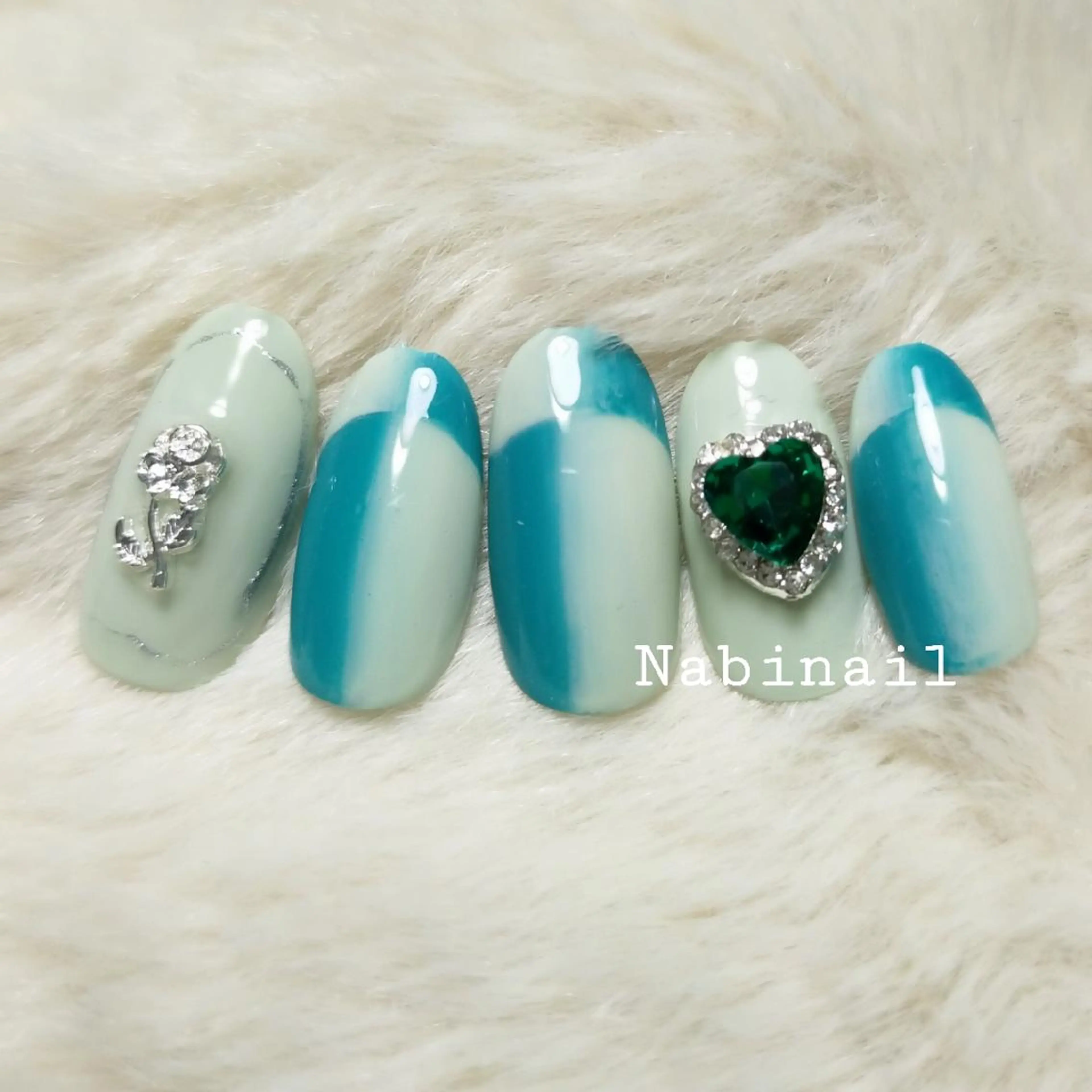 ネイル フレンチネイル ハート オンブレフレンチ ストーンネイル 西日暮里 Nabinailのネイルデザイン