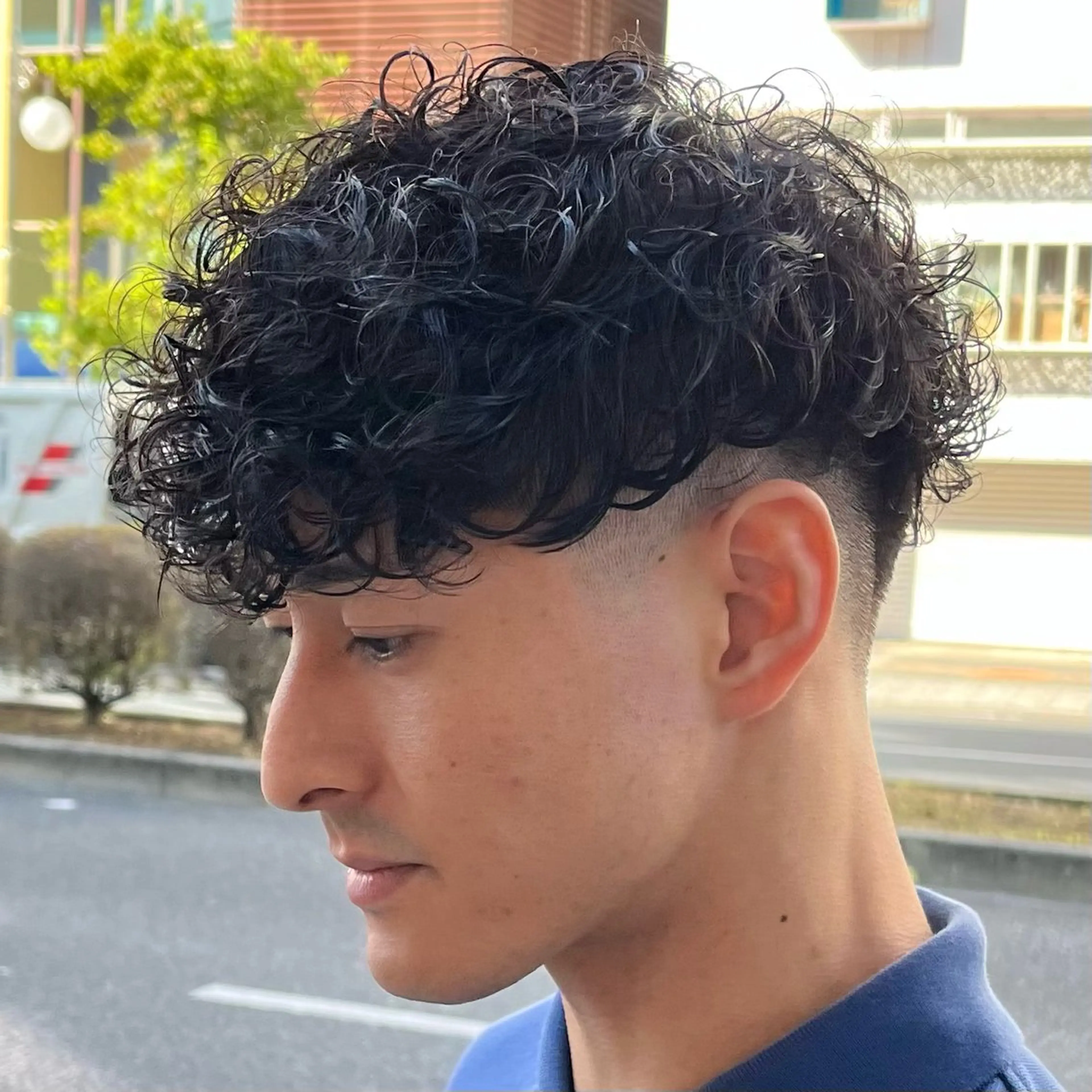 ショート パーマ メンズ フェードカット メンズパーマ スキンフェード スペインカール ツイストスパイラルパーマ カット パーマ 立川/メンズパーマ 厚進太郎のヘアスタイル