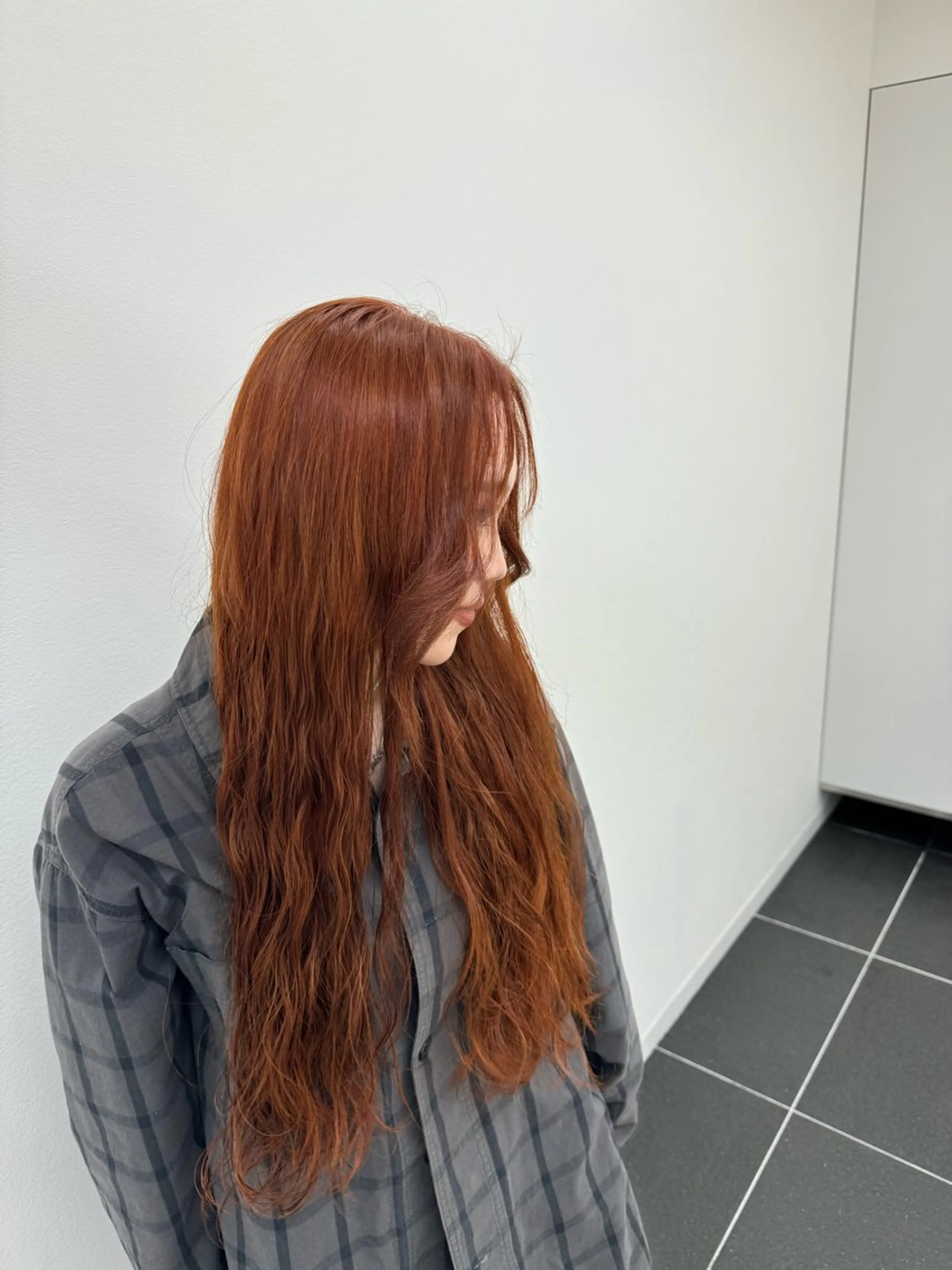 ロング オレンジブラウン 安藤 千聖のヘアスタイル