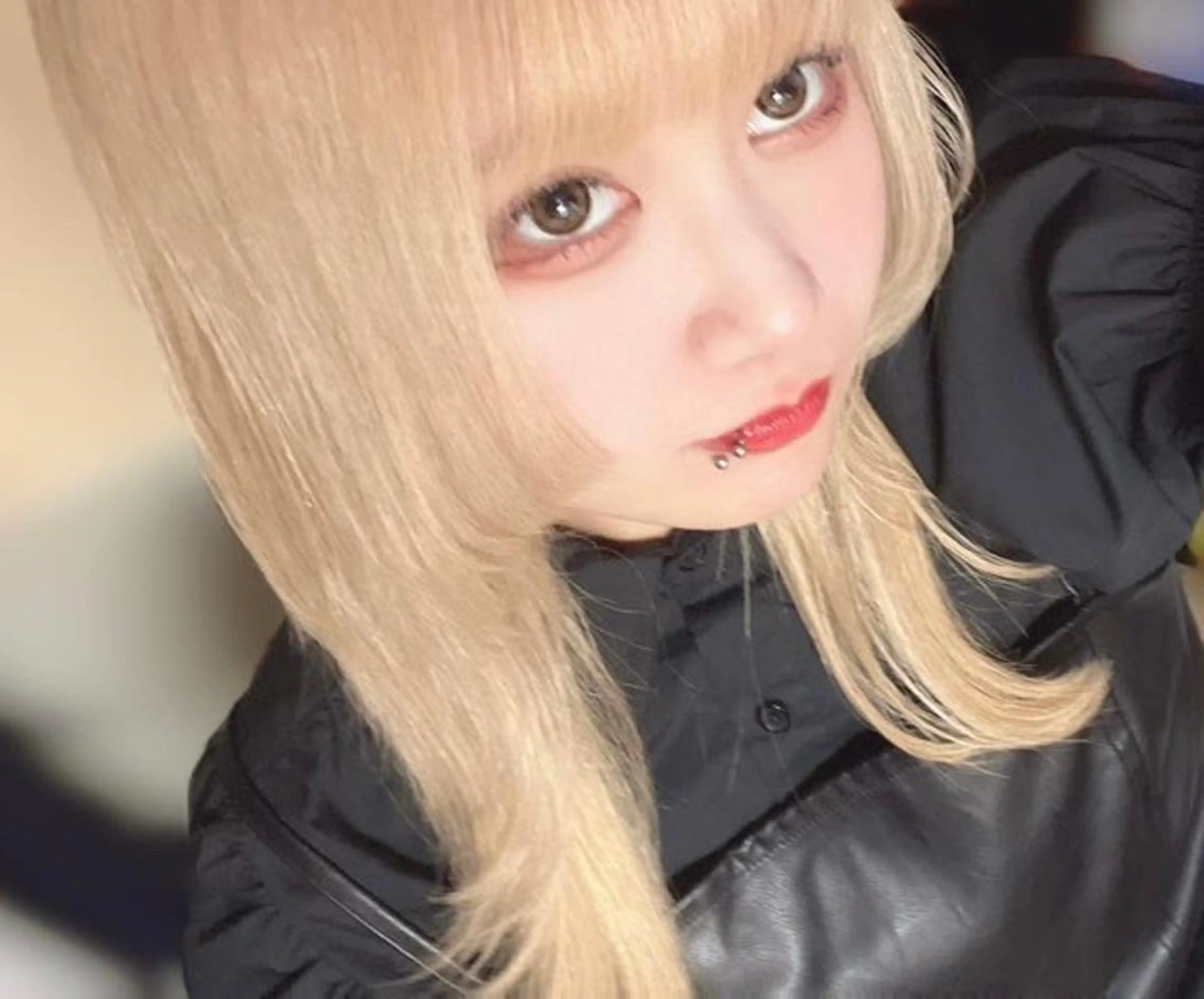 ミディアム カラー ブリーチ デザインカラー ハイトーンカラー 似合わせカット ウルフカット 梅田l大人韓国ヘア レイヤー×艶カラーのヘアスタイル