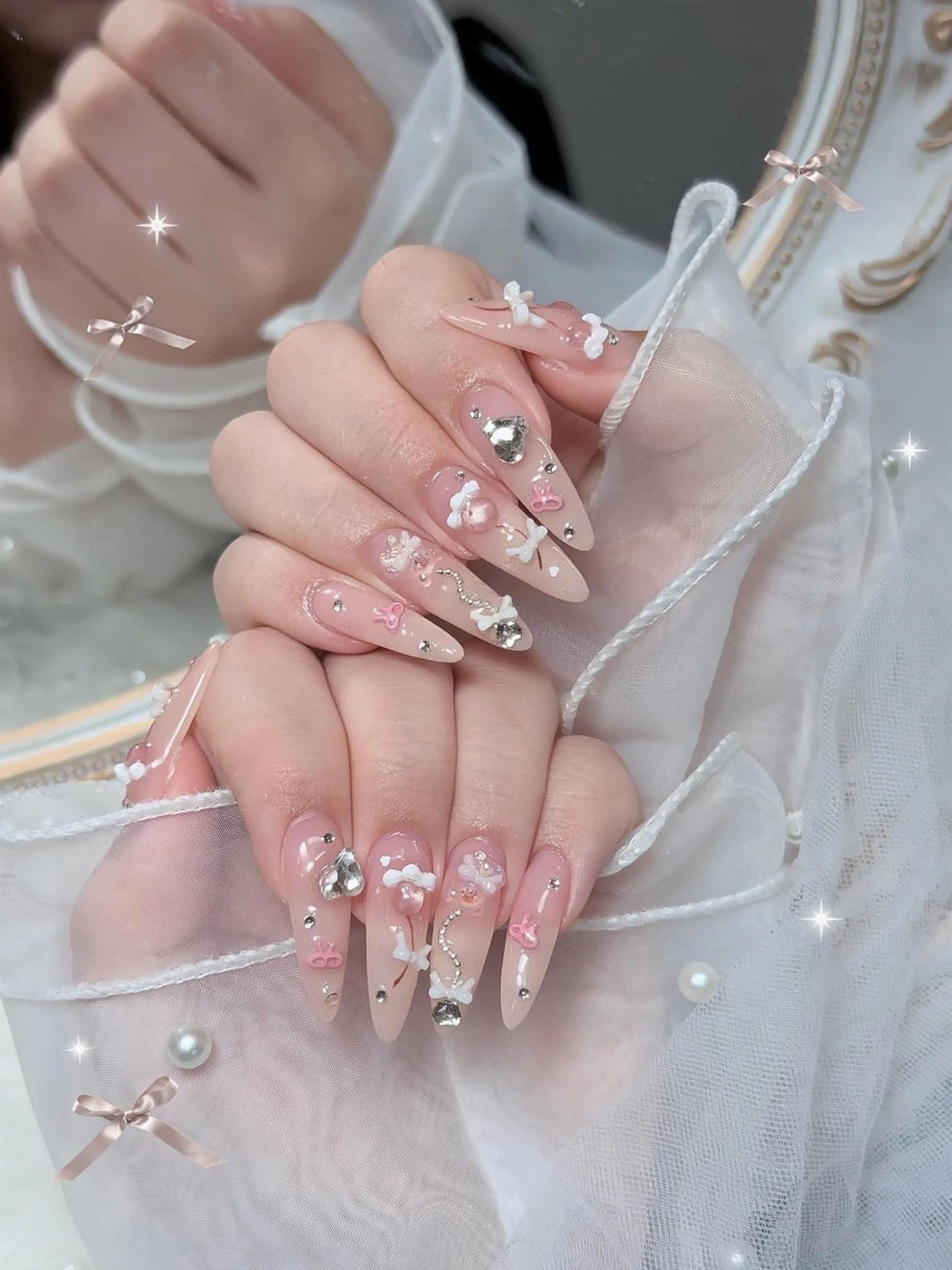 ネイル チークネイル ドット フレンチネイル グラデーション ハート ハンドネイル ハンドケア Eli Nails 新宿のネイルデザイン