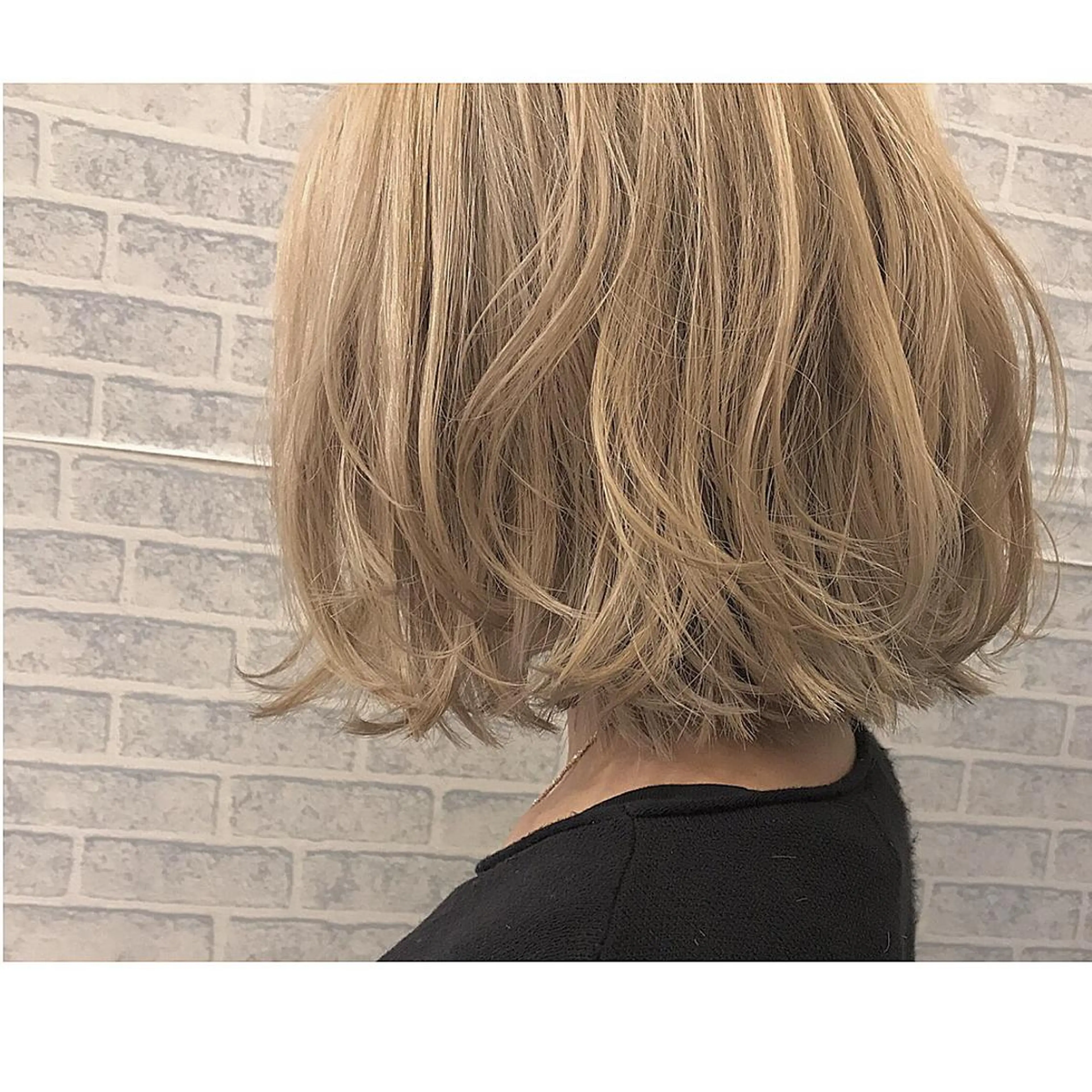 ミディアム カラー ハイトーンカラー ボブ 小顔カット 荒木 拓也のヘアスタイル