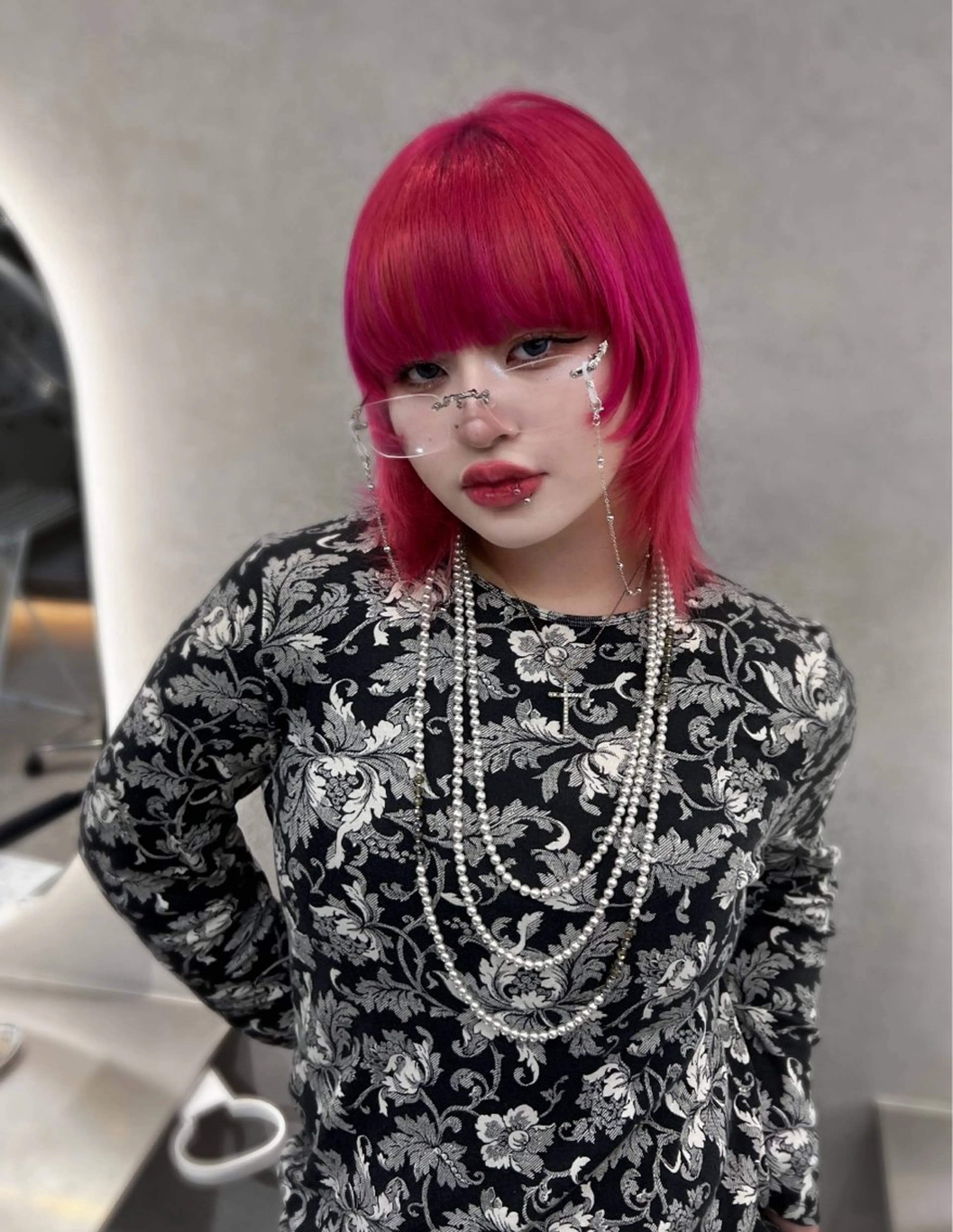 カラー ミルクティーベージュ オリーブグレージュのヘアスタイル