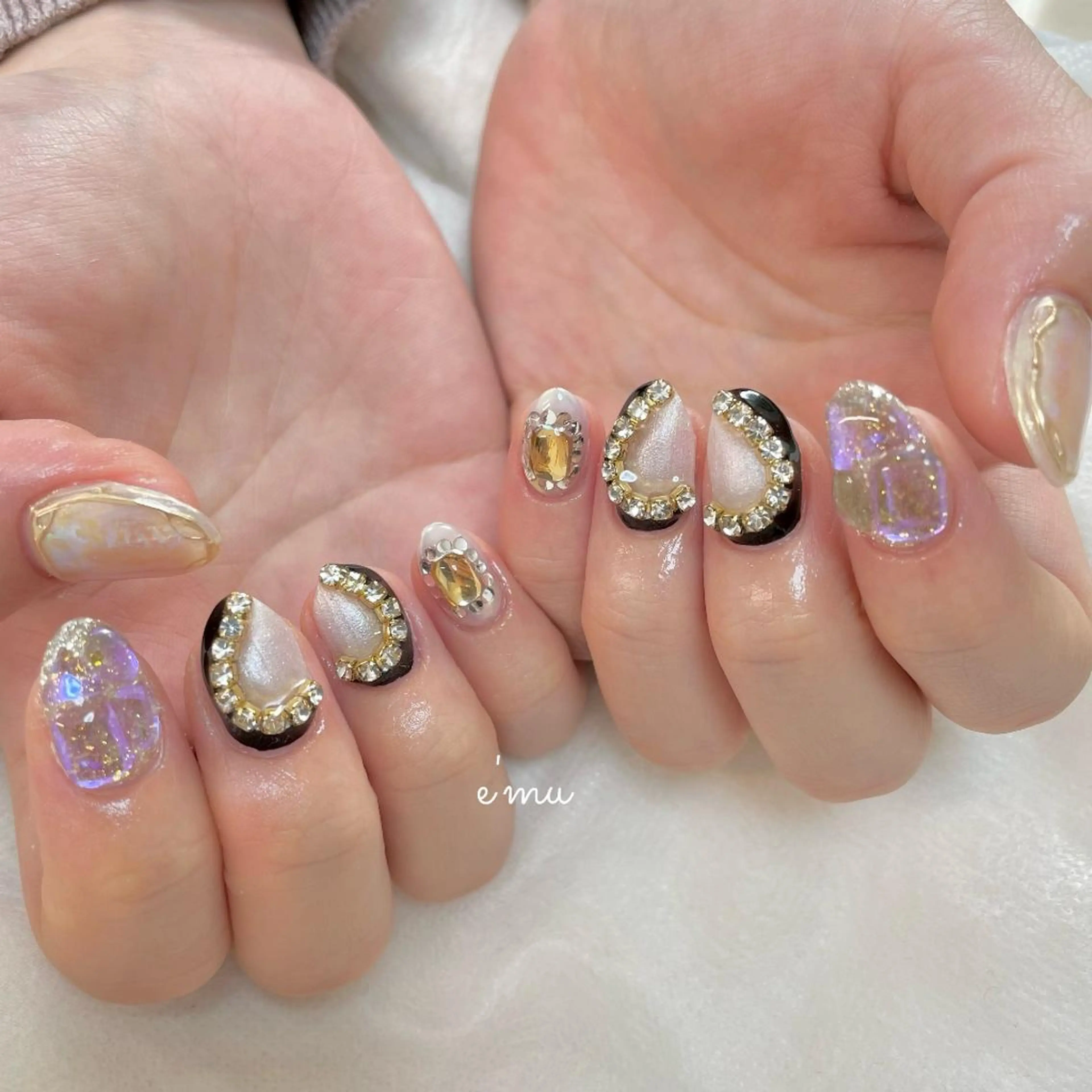 ネイル オーロラネイル ハート 氷ネイル・うるうるネイル キラキラネイル 韓国ネイル nail salon e'mu💐のネイルデザイン