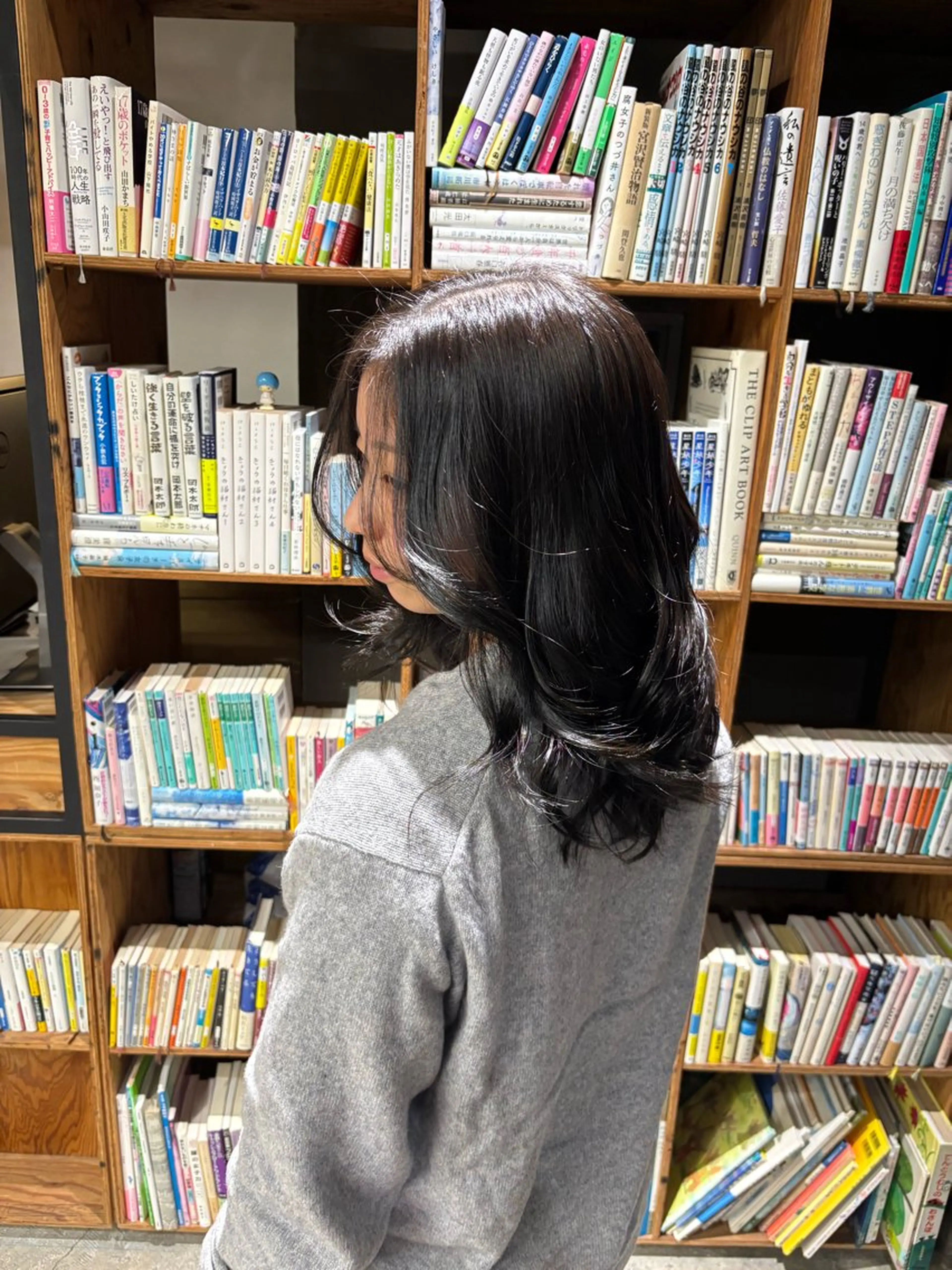 カラー 黒髪 透明感カラー nii. 源中 優芽花のヘアスタイル