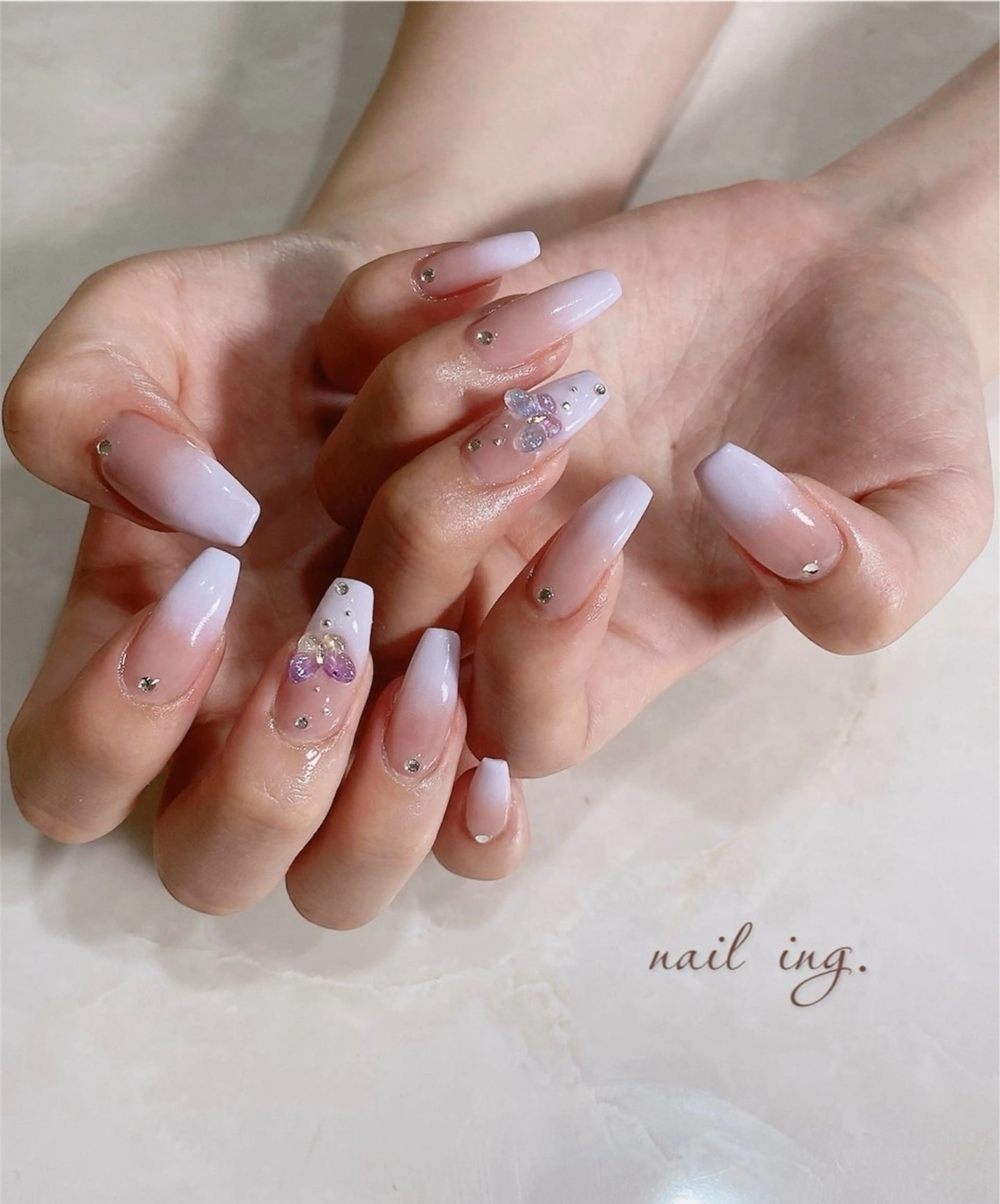 ネイル シンプルネイル ｉｎｇ .のネイルデザイン