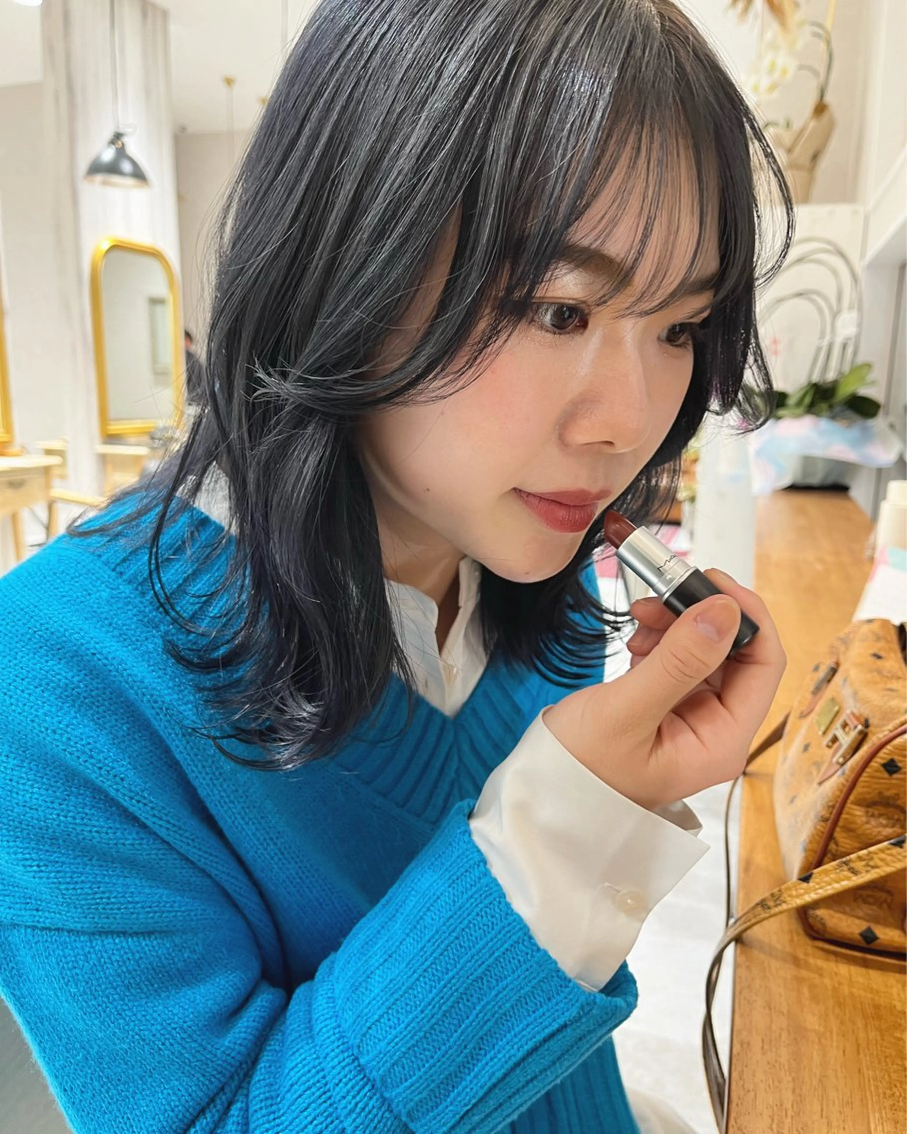 ミディアム ミディアムレイヤー 顔まわりレイヤー レイヤーカット 岩瀬 翔太のヘアスタイル