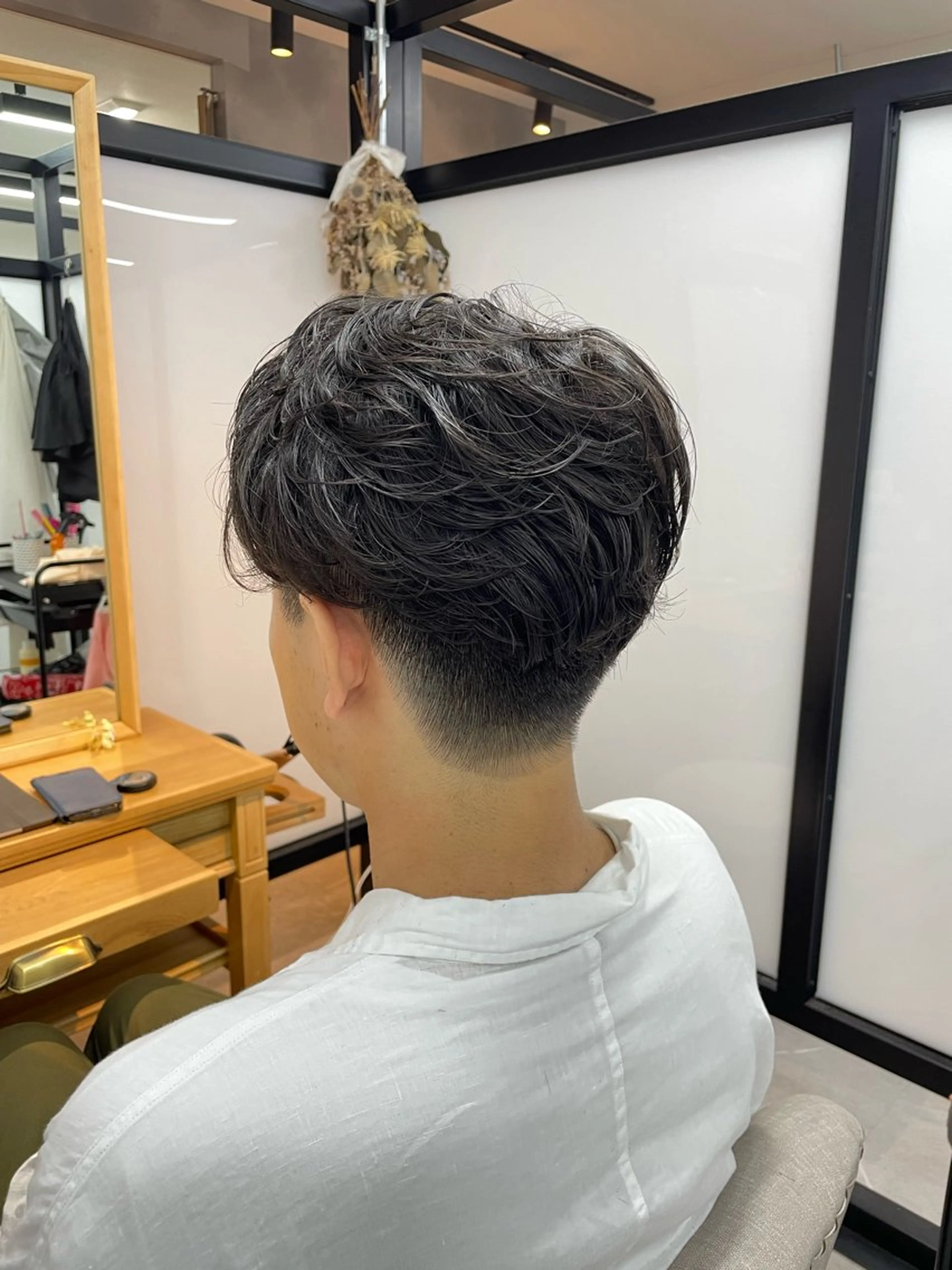 パーマ メンズ ビジネス メンズパーマ 刈り上げ ニュアンスパーマ 富田 菜月のヘアスタイル