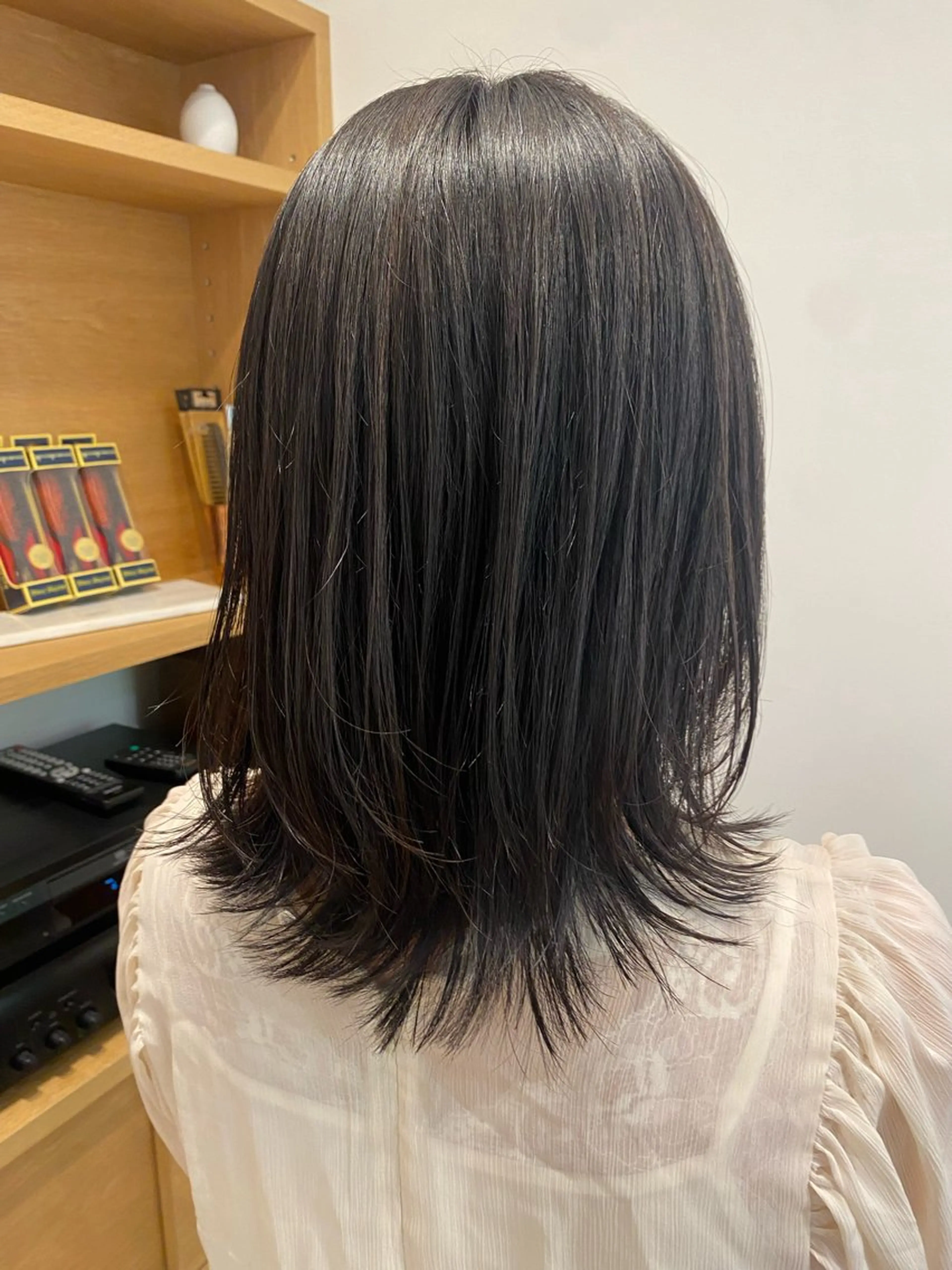 ミディアム くびれヘア レイヤーカット 伊藤 優花のヘアスタイル