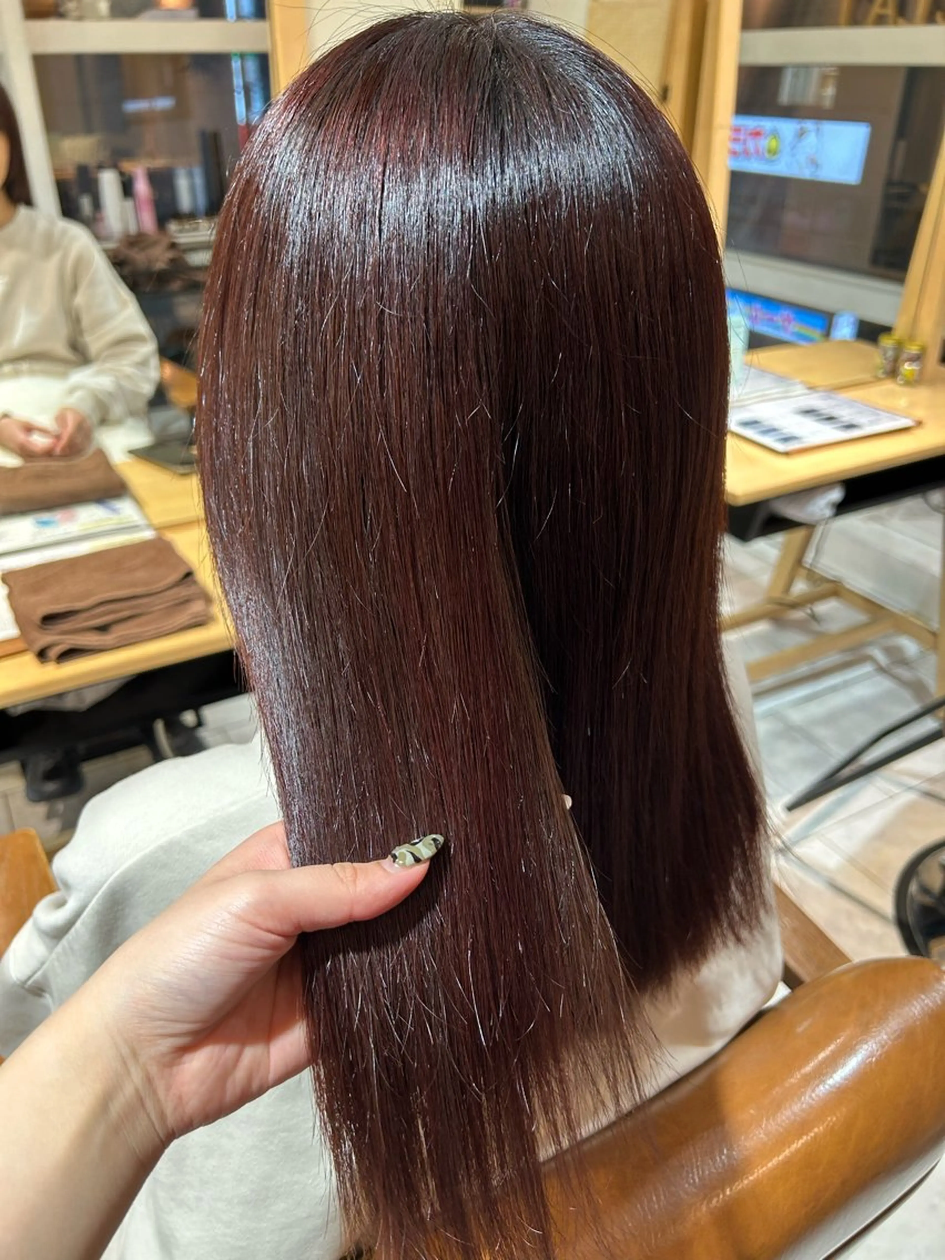 セミロング カラー 新井 心菜のヘアスタイル