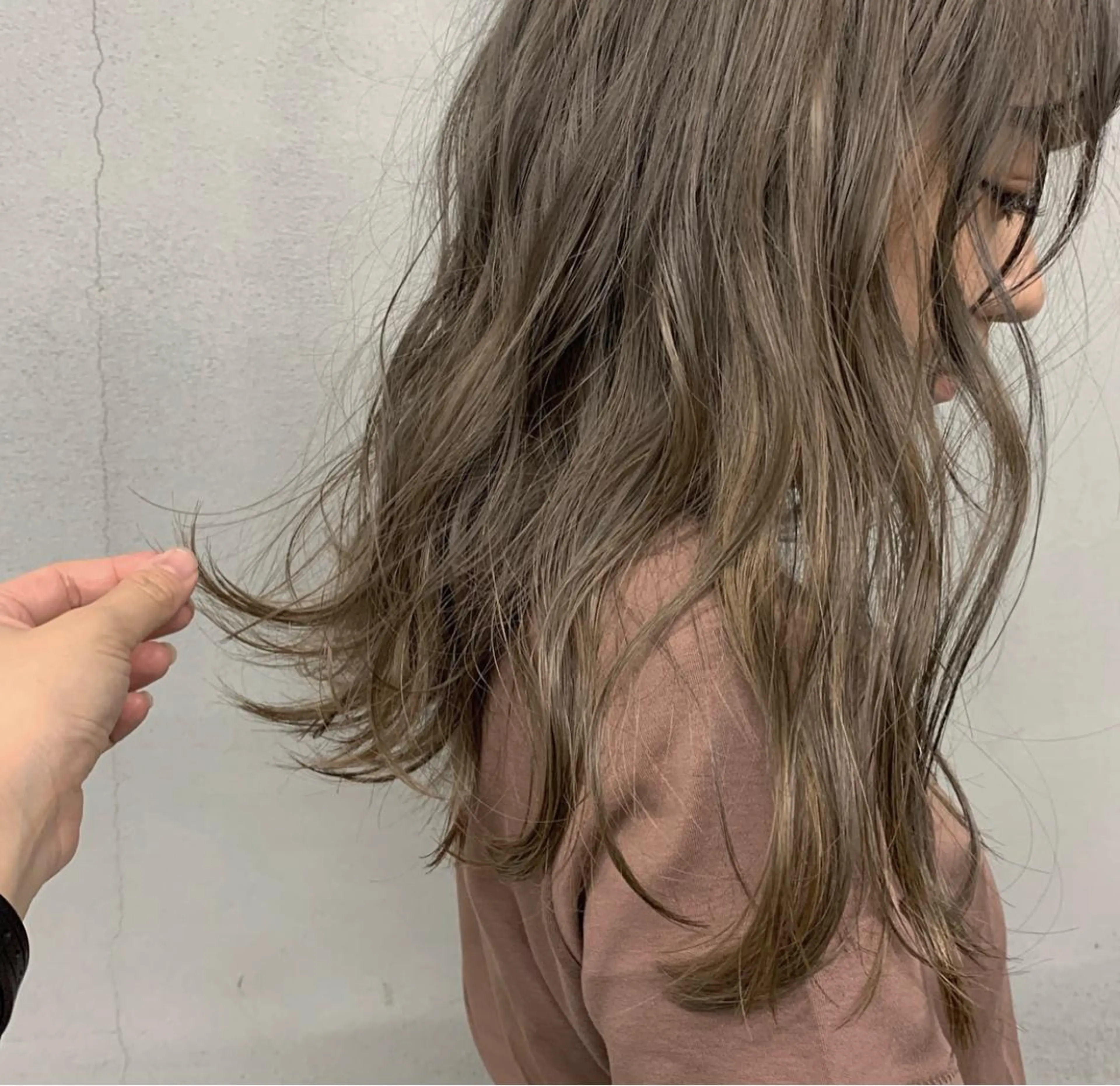 セミロング カラー パーマ ヘアアレンジ メンズ キッズ ネイル マツエク・マツパ アッシュ ベージュカラー 透明感カラー カット ヘアカラー トリートメント #tag 稗田綾加のヘアスタイル