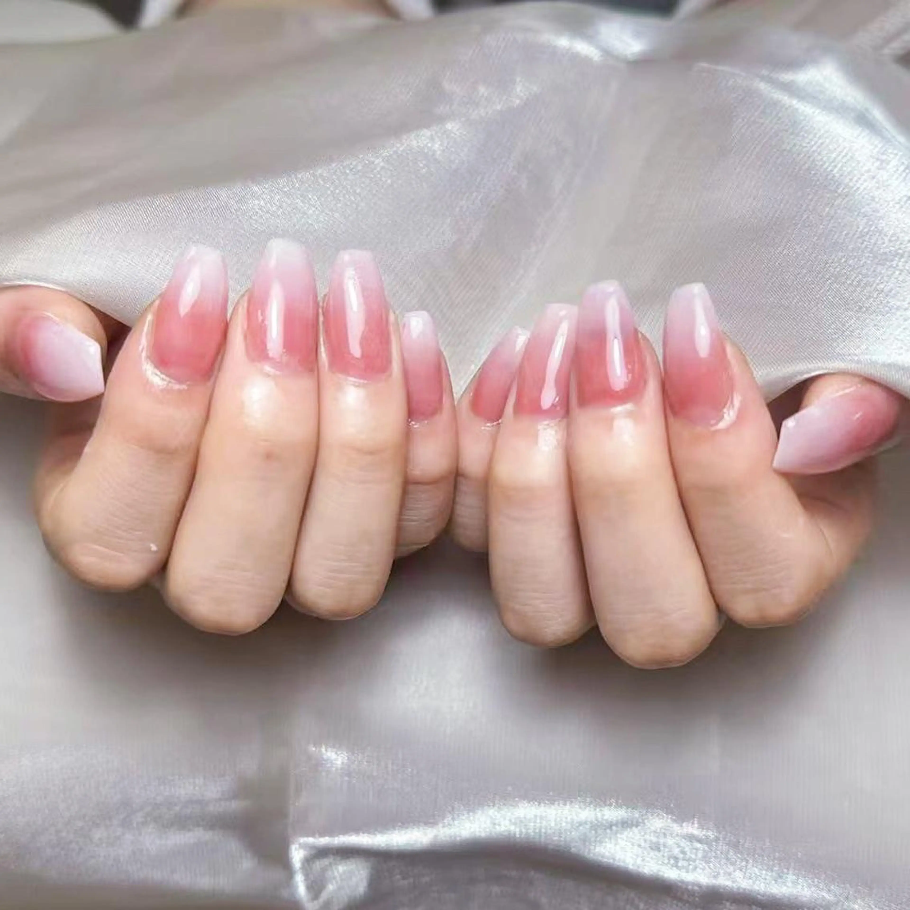 ネイル アートネイル オーロラネイル ガーリー キラキラネイル 韓国ネイル ハンドネイル Leah 💅のネイルデザイン