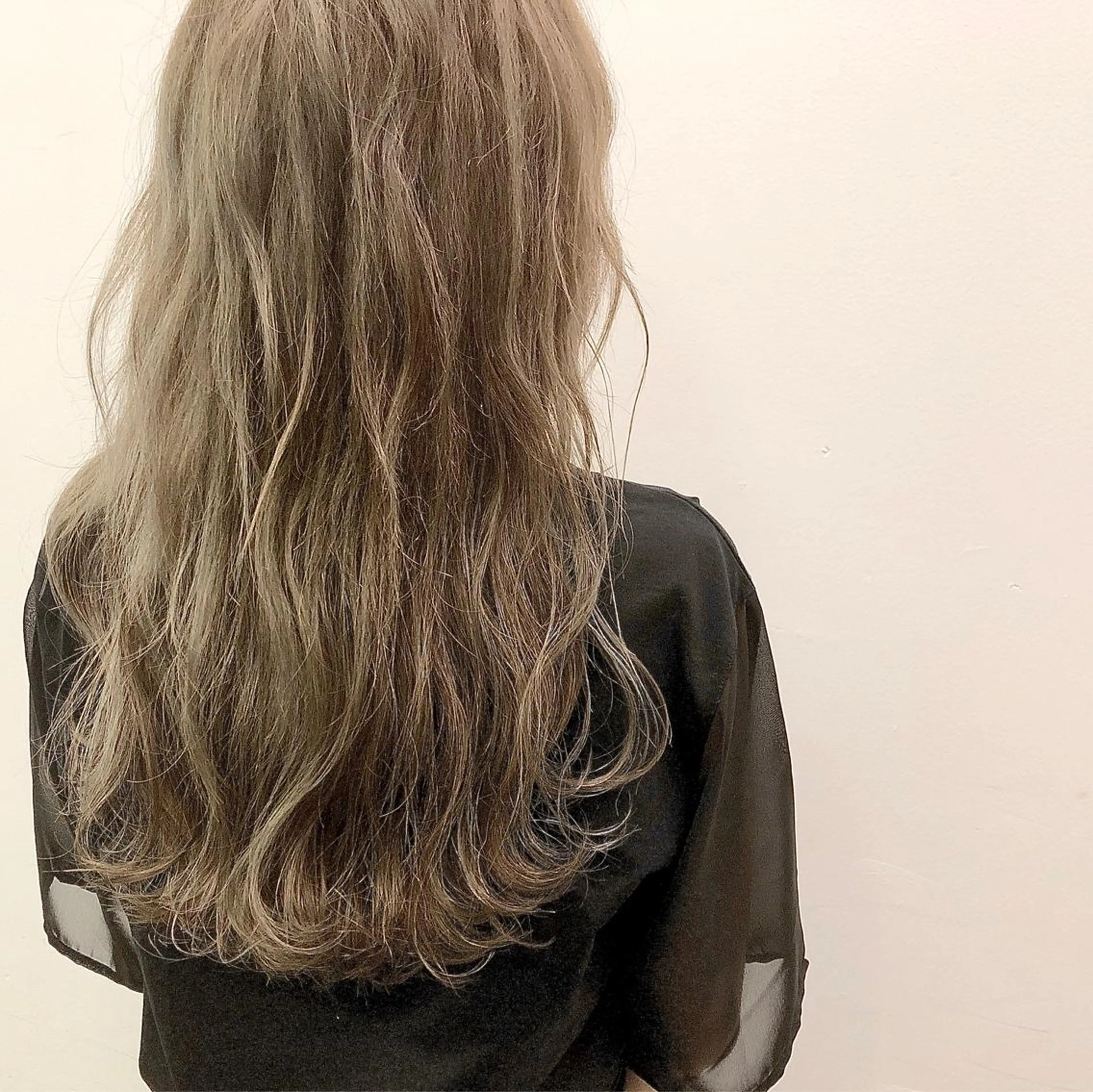 ロング カラー ベージュカラー ダブルカラー ミルキーベージュ メンズ レイヤー ウルフ 弓木啓輔のヘアスタイル