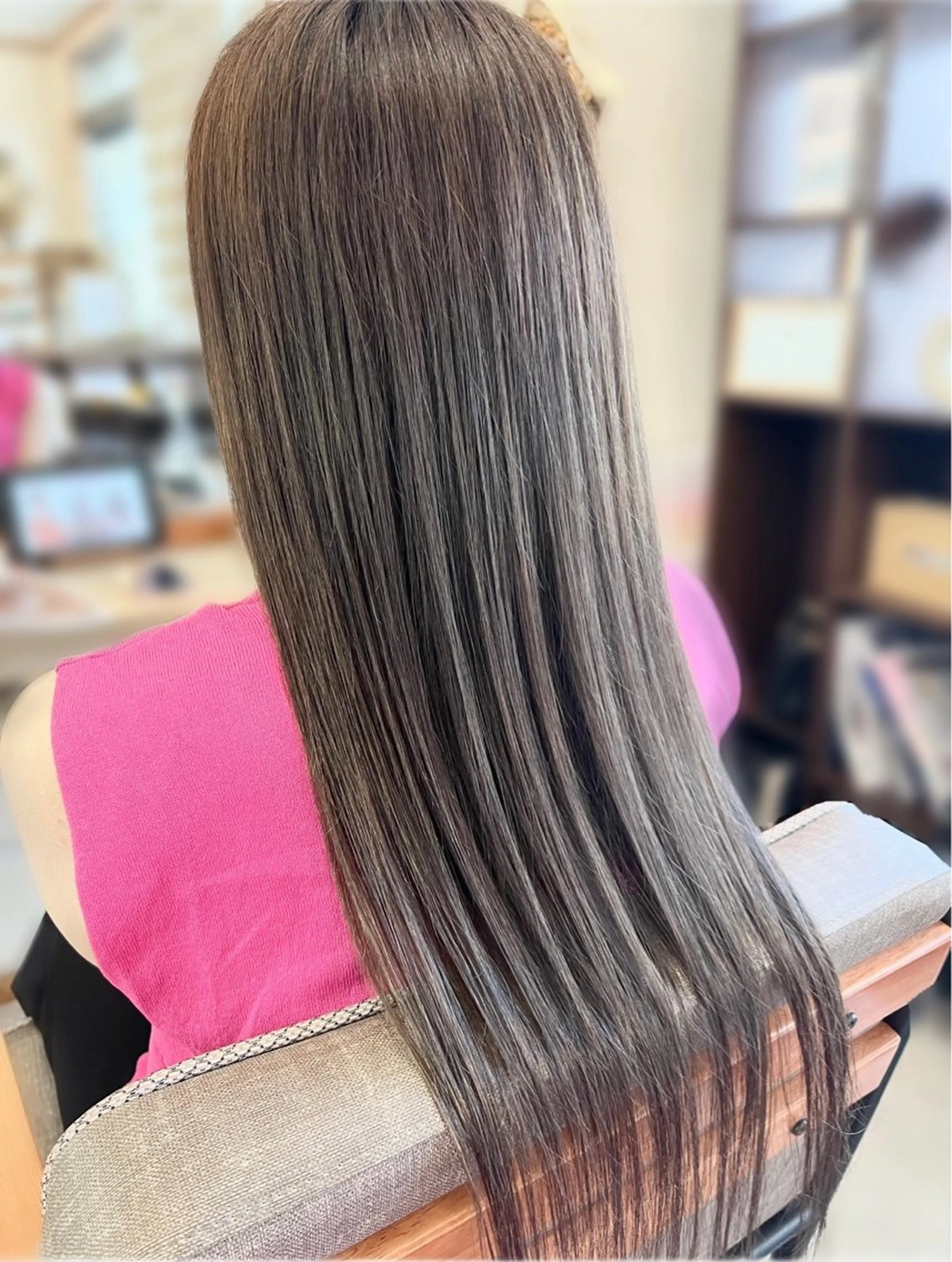 ロング カラー アッシュ ベージュカラー グレージュ hair works raptureのヘアスタイル