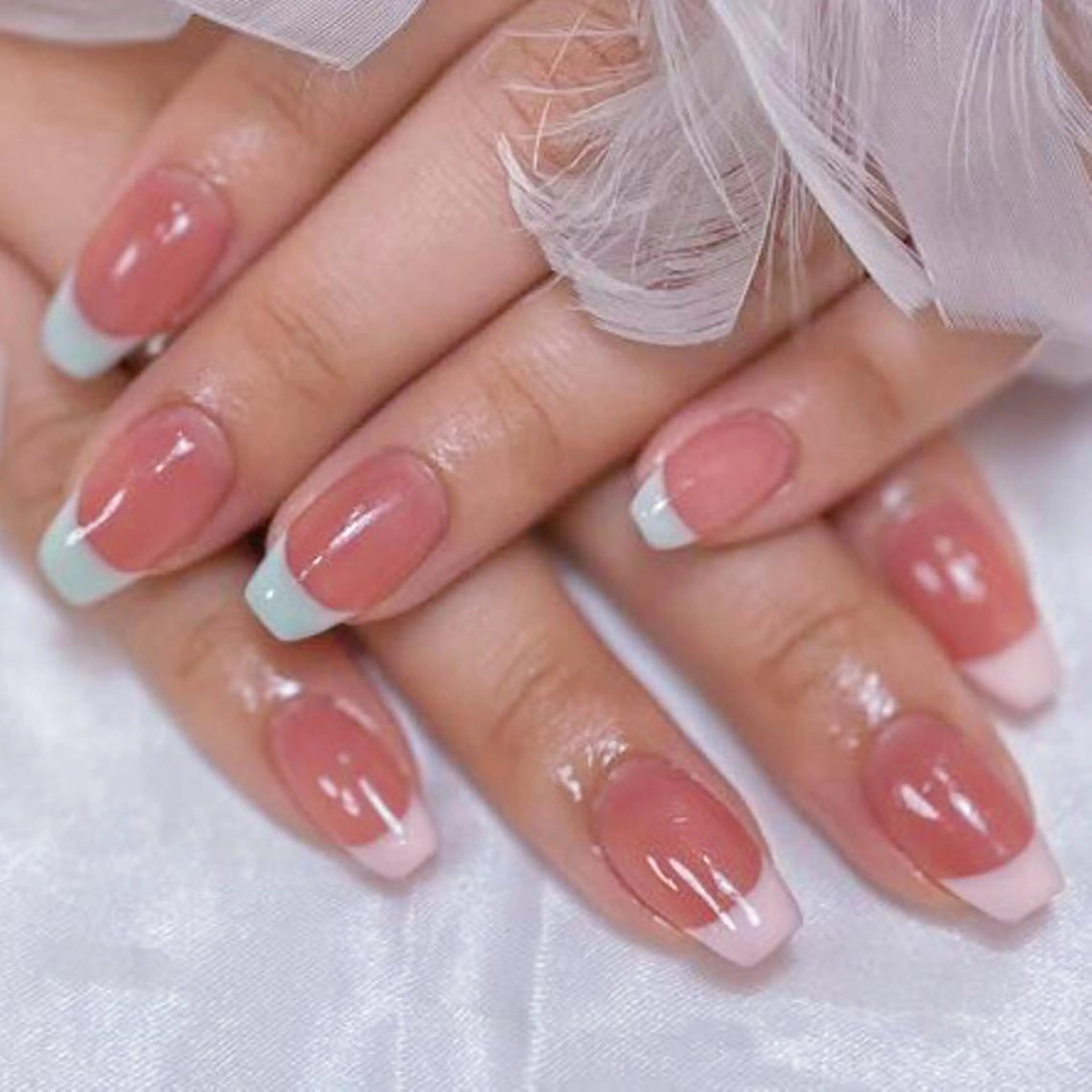 ネイル アートネイル オーロラネイル ガーリー キラキラネイル 韓国ネイル ハンドネイル リナ 💅のネイルデザイン