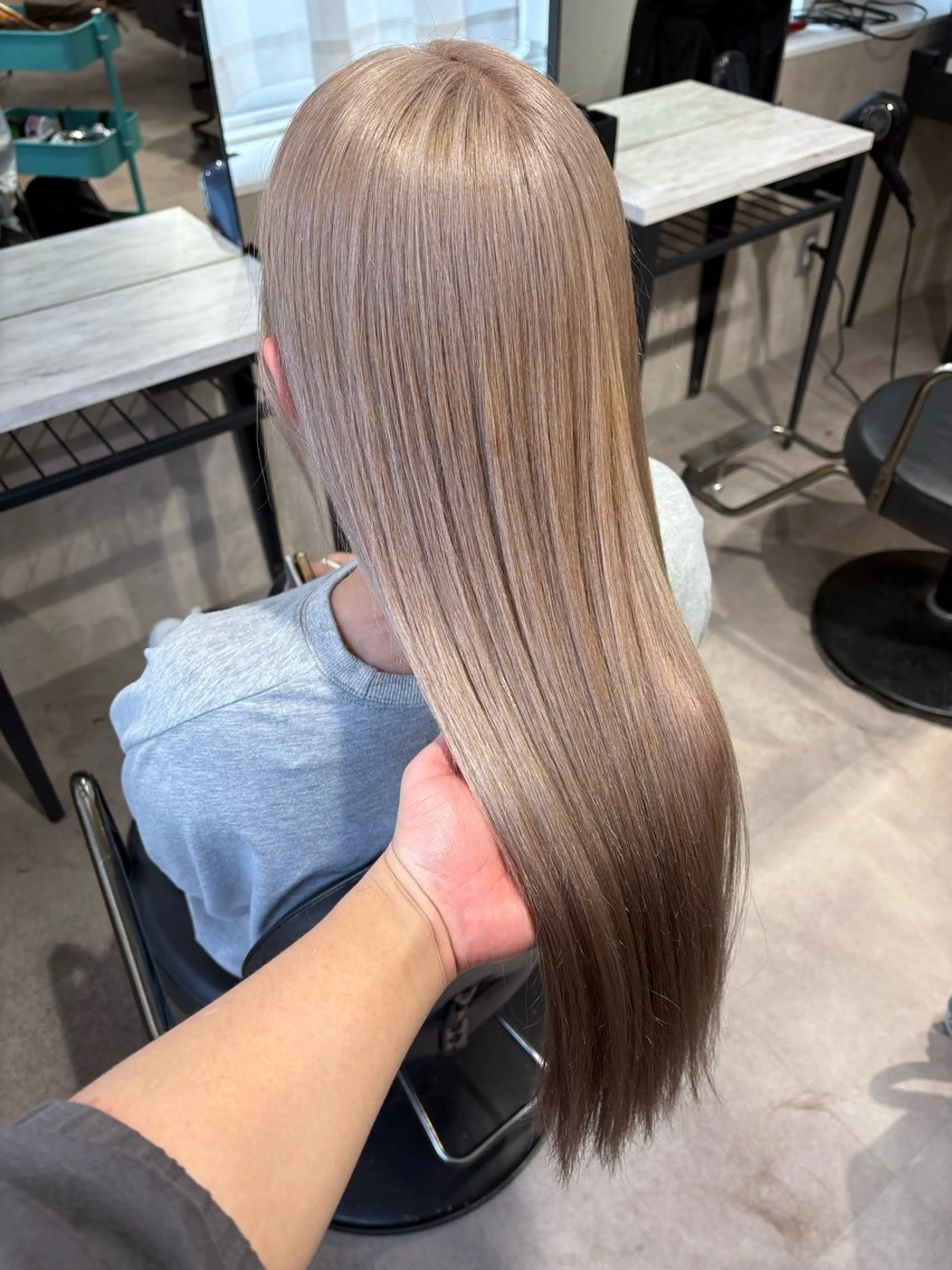 カラー ベージュカラー ミルクティーベージュ カット ヘアカラー Seleneコウキ ブリーチ/ハイトーンのヘアスタイル