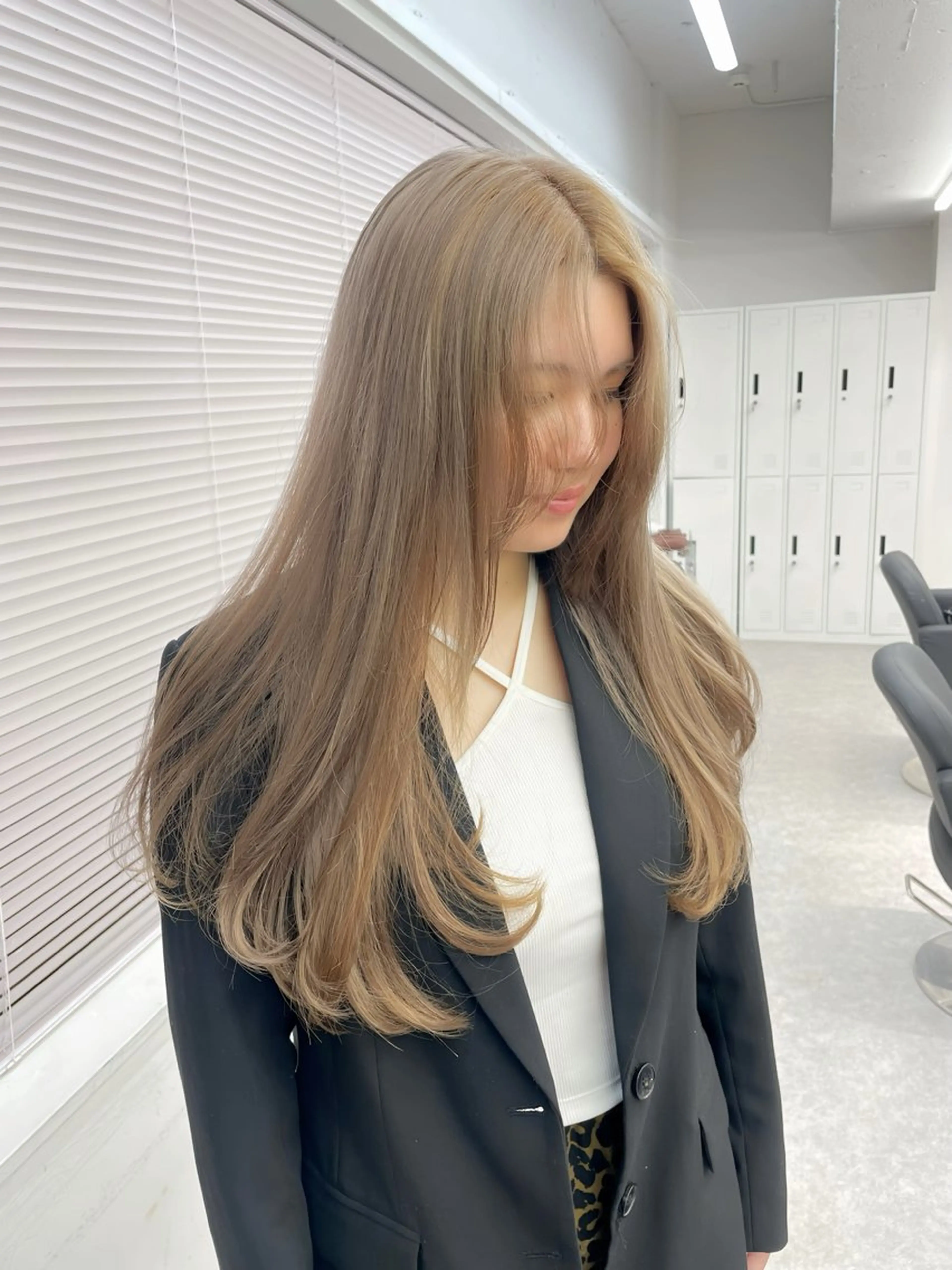 ロング 💍透明感 💖艶ミルクティーのヘアスタイル