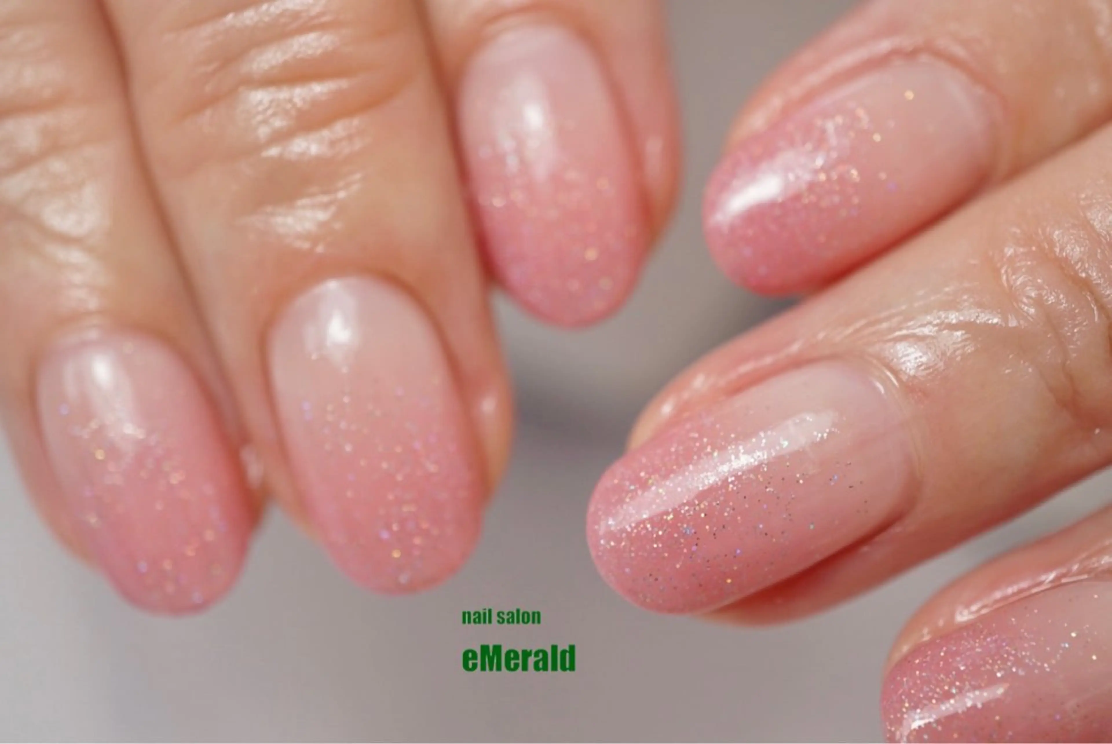 ネイル グラデーション ハンドネイル nailsalon eMeraldのネイルデザイン
