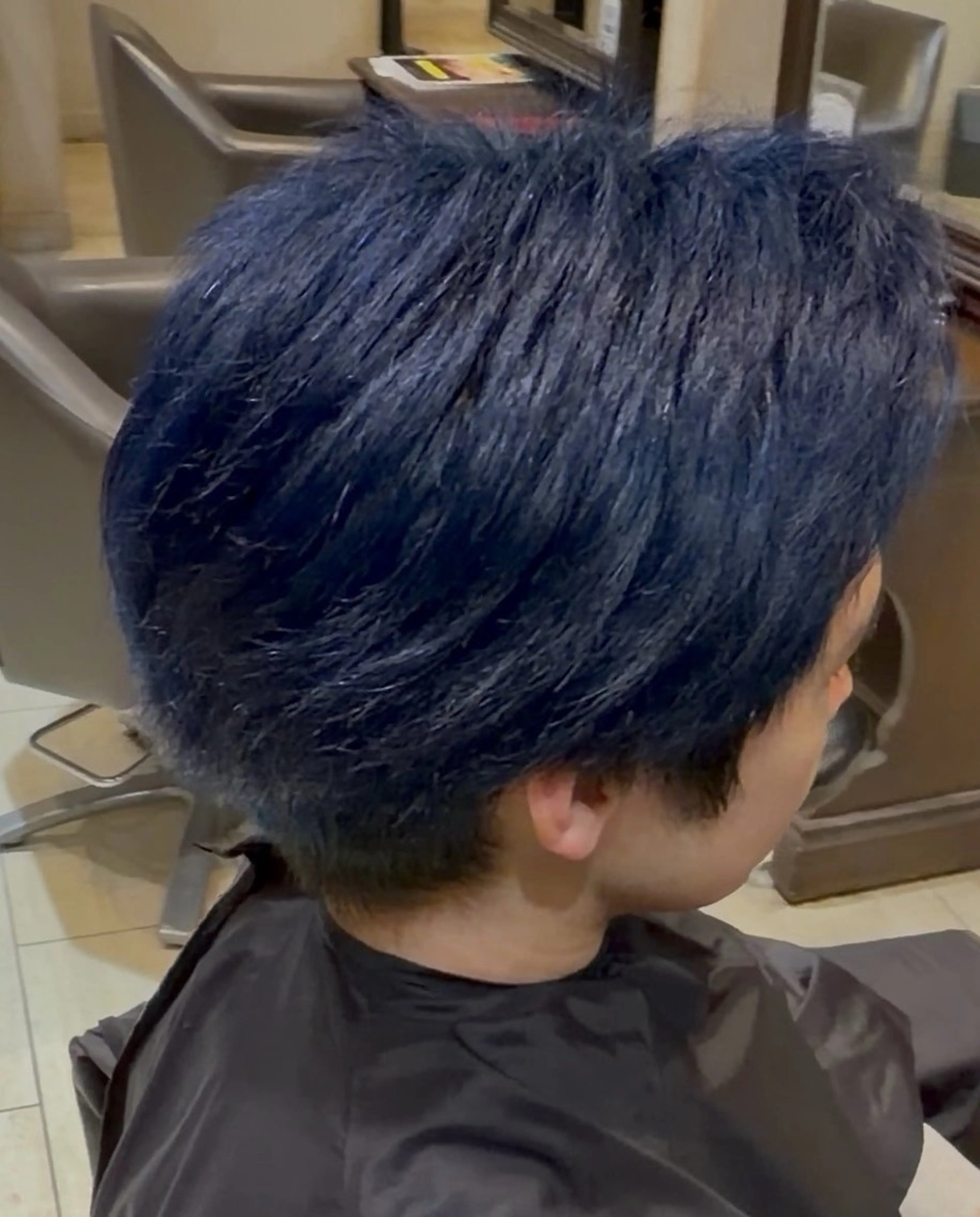 ショート カラー メンズ メンズハイトーン ブルーカラー ハイトーンカラー 縮毛矯正 ヘアカラー あいみ モデル様募集中🎀のヘアスタイル