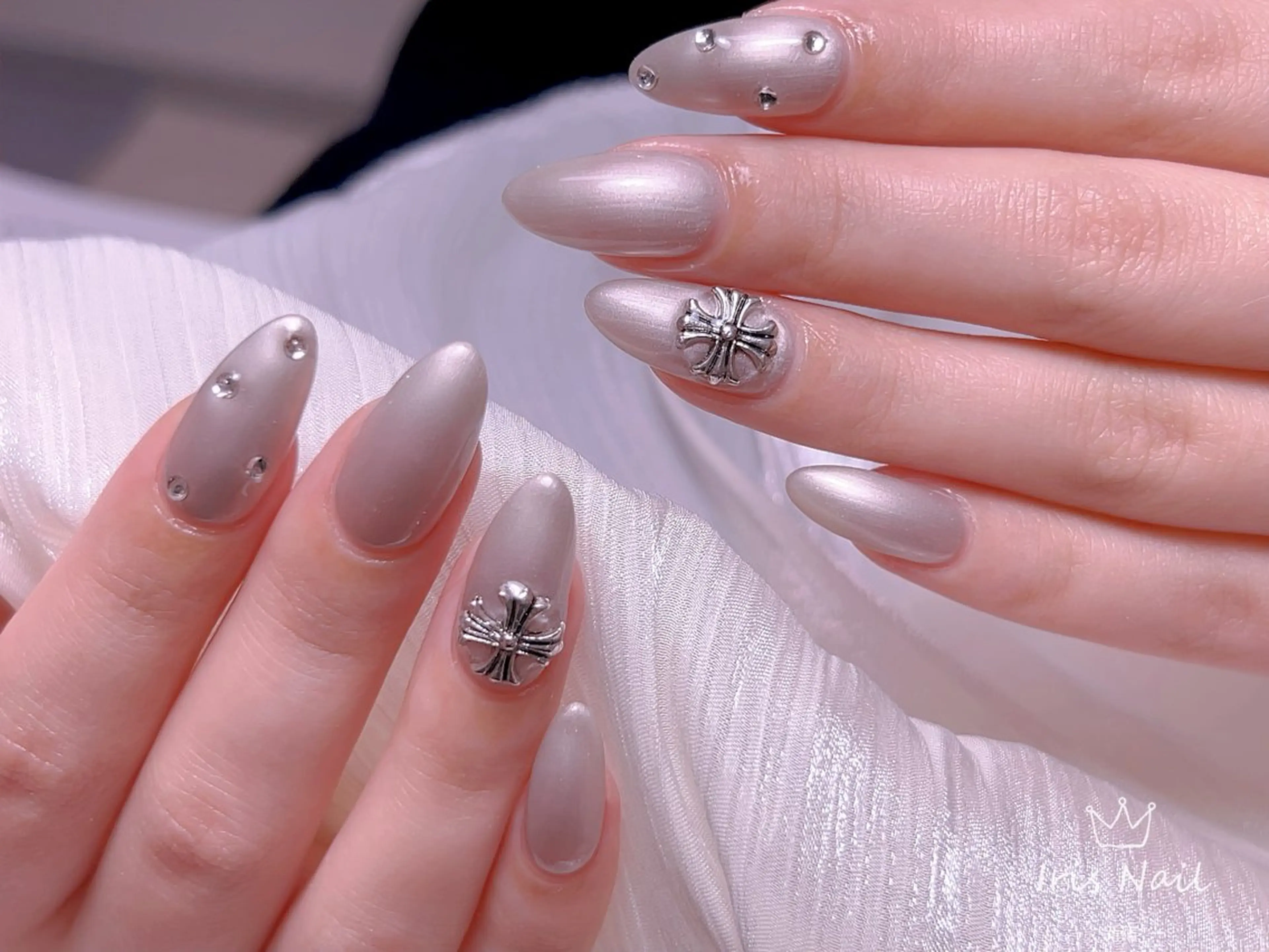 ネイル フレンチネイル ジェルネイル グラデーション 韓国ネイル マグネットネイル ハンドネイル 【長さ出し】 IRIS NAILのネイルデザイン