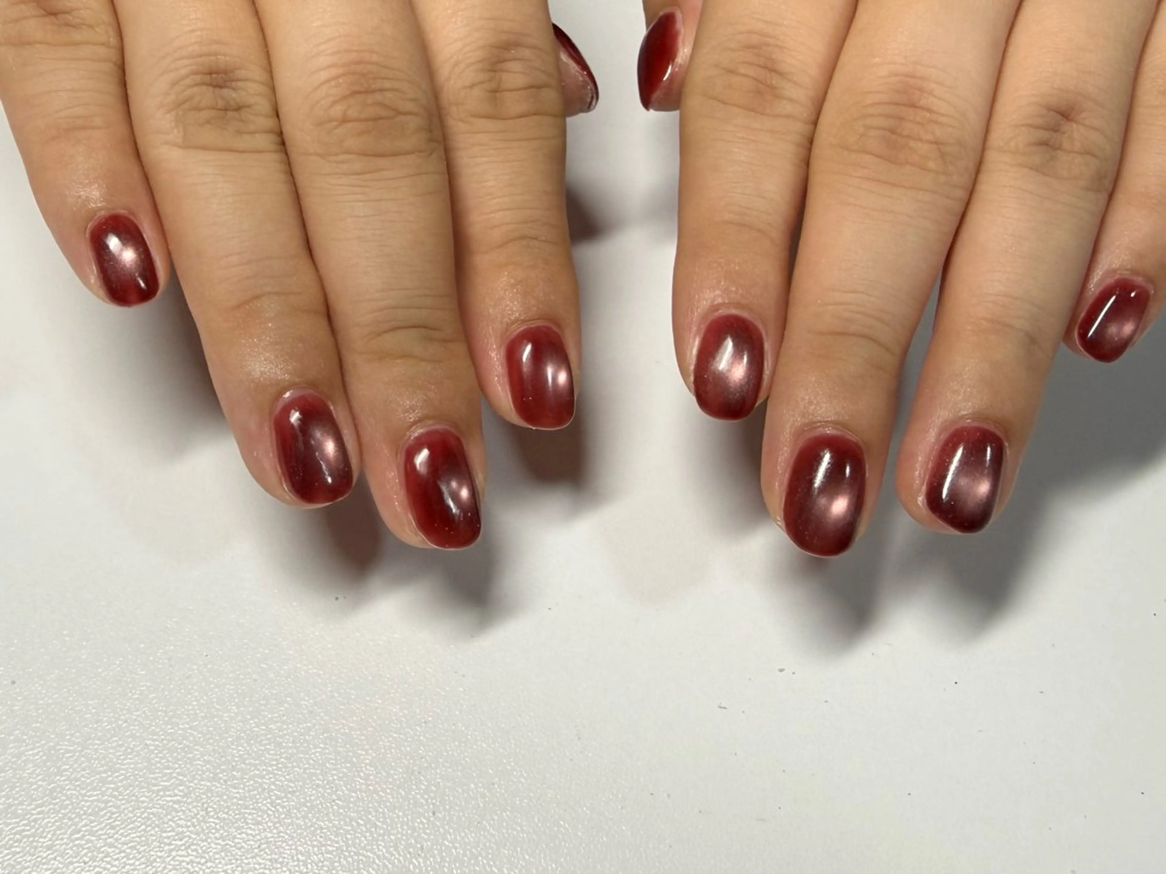 ネイル マグネットネイル 赤色 ハンドネイル Moeka ✴︎のネイルデザイン