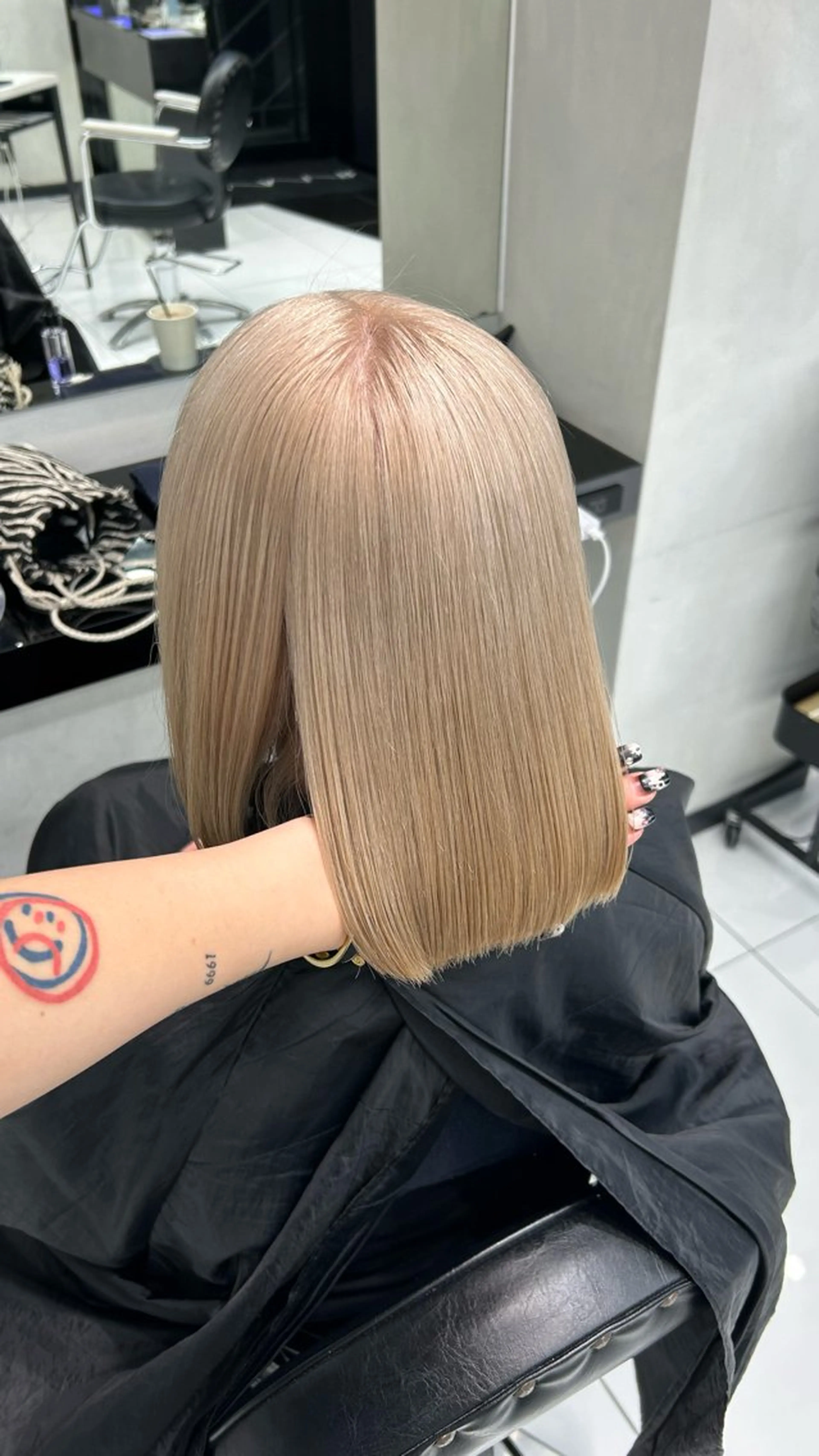 ミディアム カラー 【🦋綺麗めハイトー ン🦋】suzunoのヘアスタイル