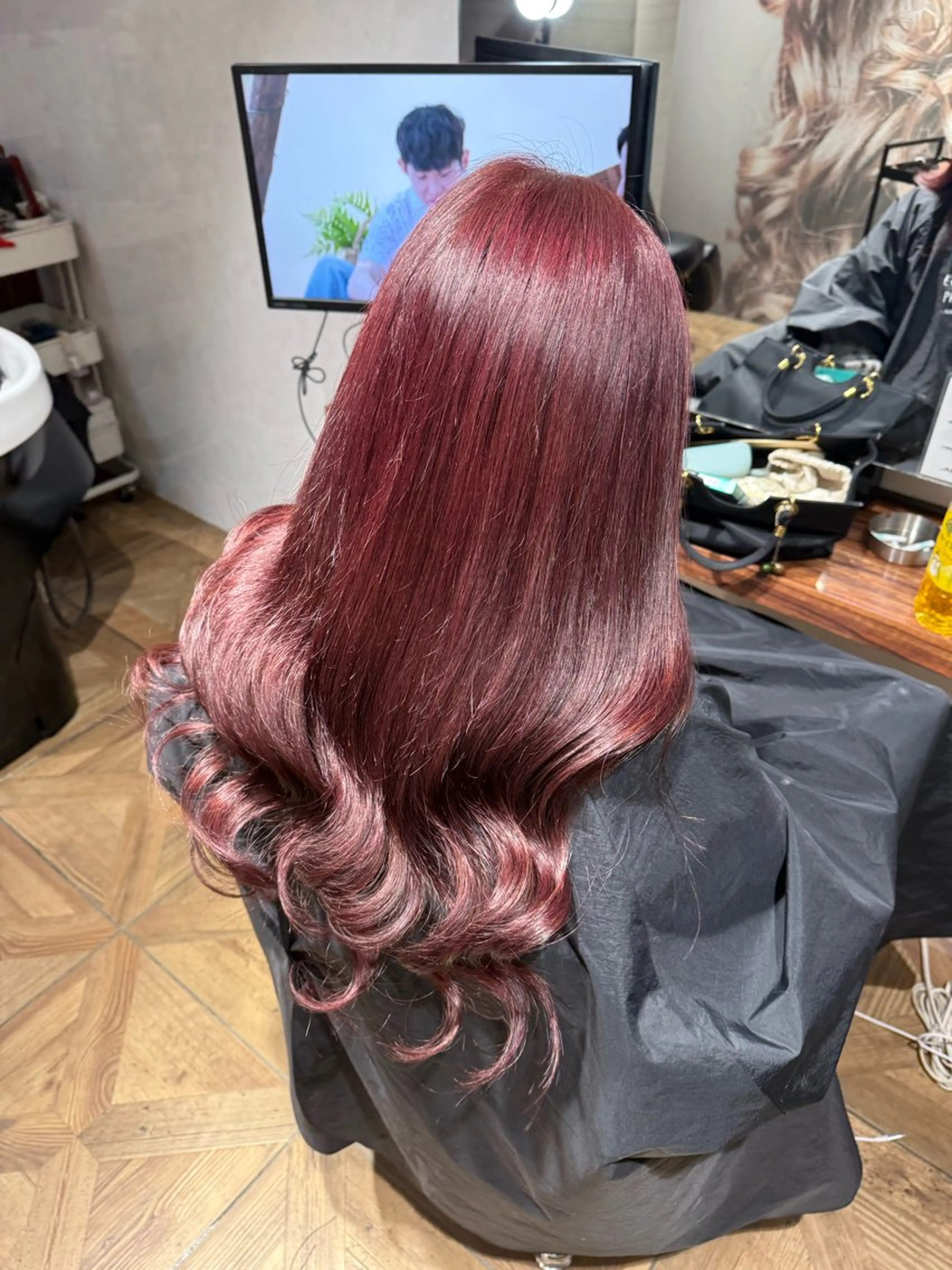 ロング カラー レッドカラー カット ヘアカラー エクステ 𝙃𝘼𝙍𝙐🎀 韓国×エクステのヘアスタイル