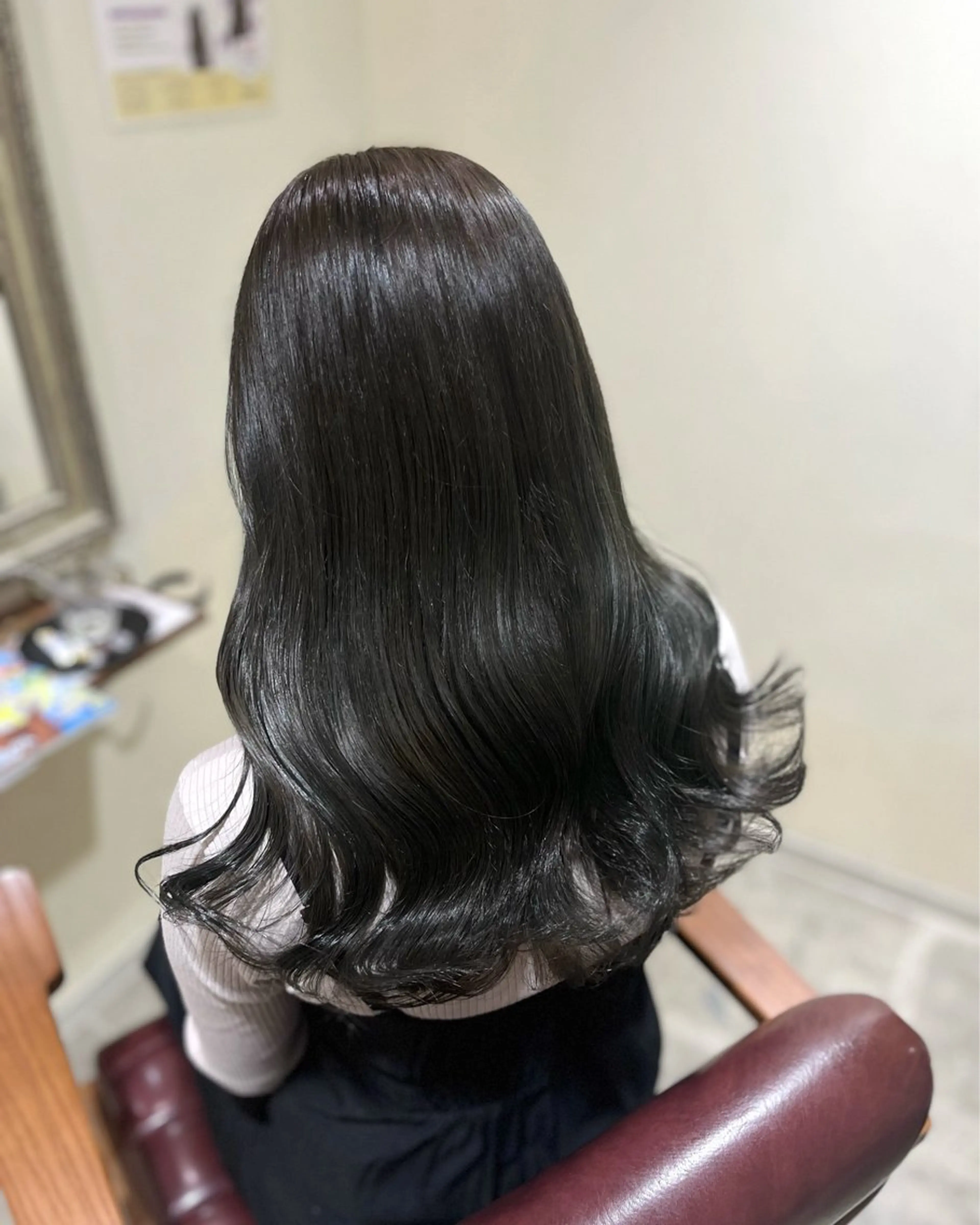 カラー アッシュ アッシュグレー アッシュグレージュ グレージュ 岡本 かのんのヘアスタイル