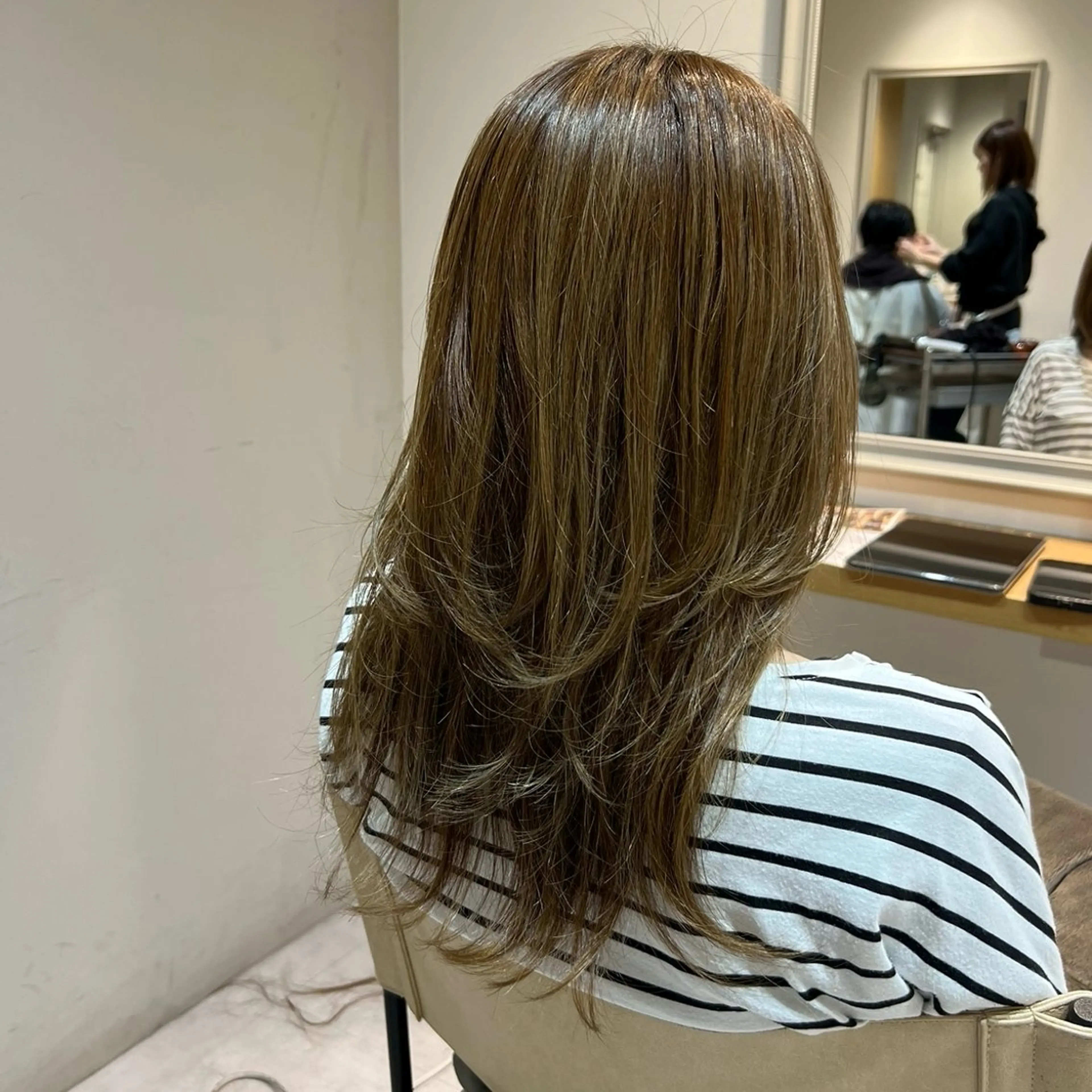 セミロング レイヤーカット equal千葉 ☁️koto☁️のヘアスタイル