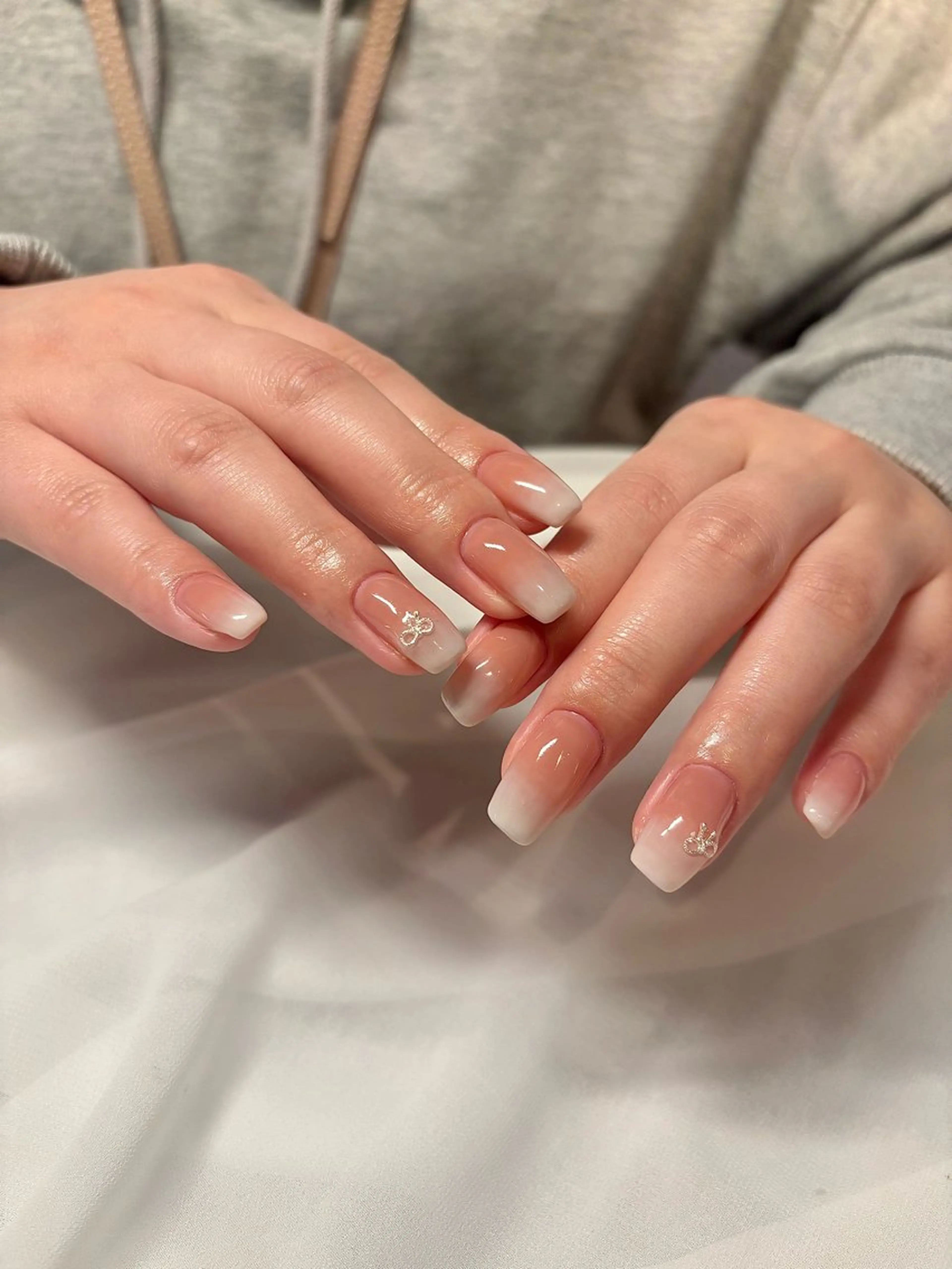 ネイル リボン ハンドネイル soirée所属・nail salon Soiréeのネイルデザイン