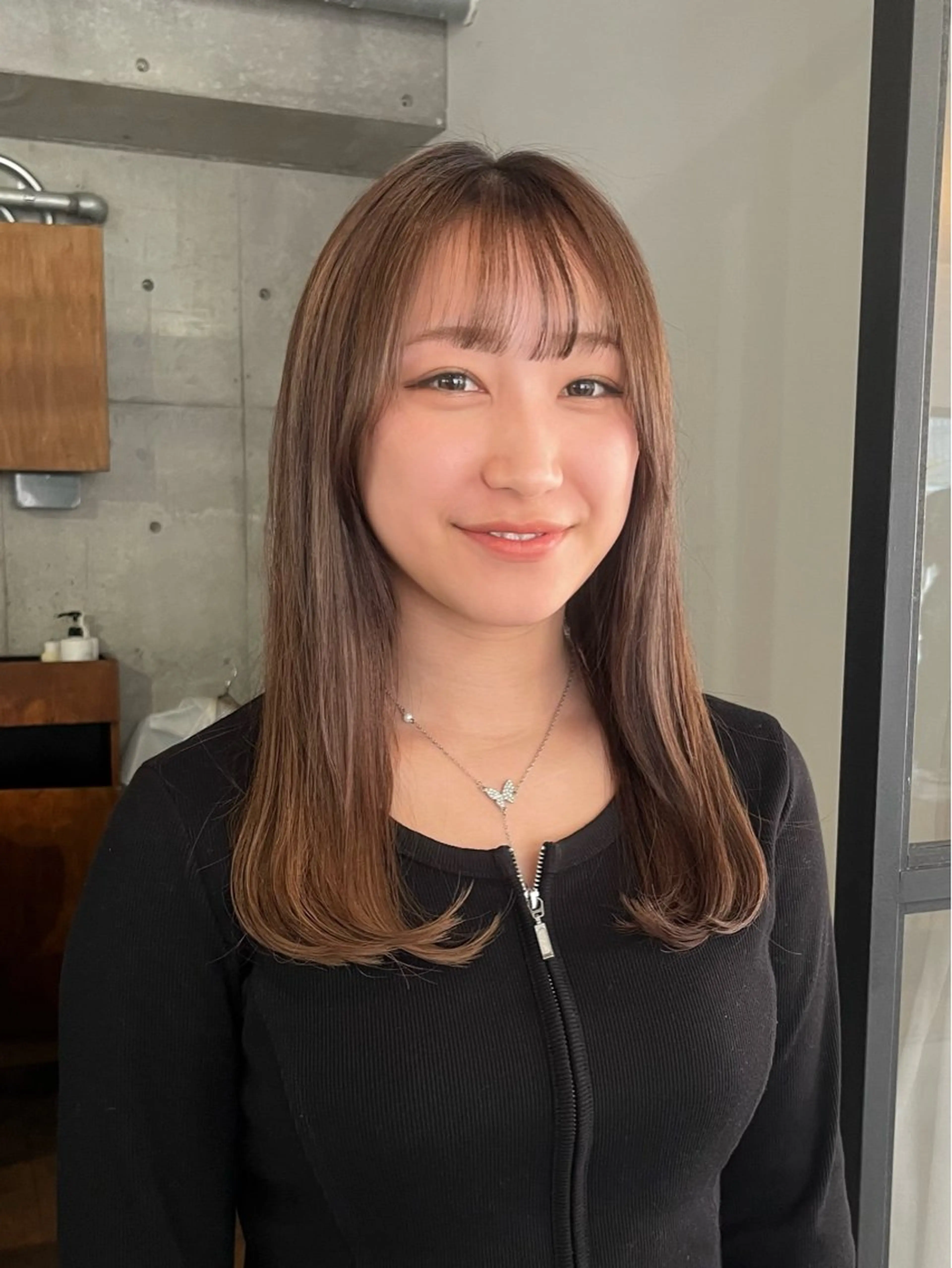 セミロング カット FERIA池田 神原萌花のヘアスタイル