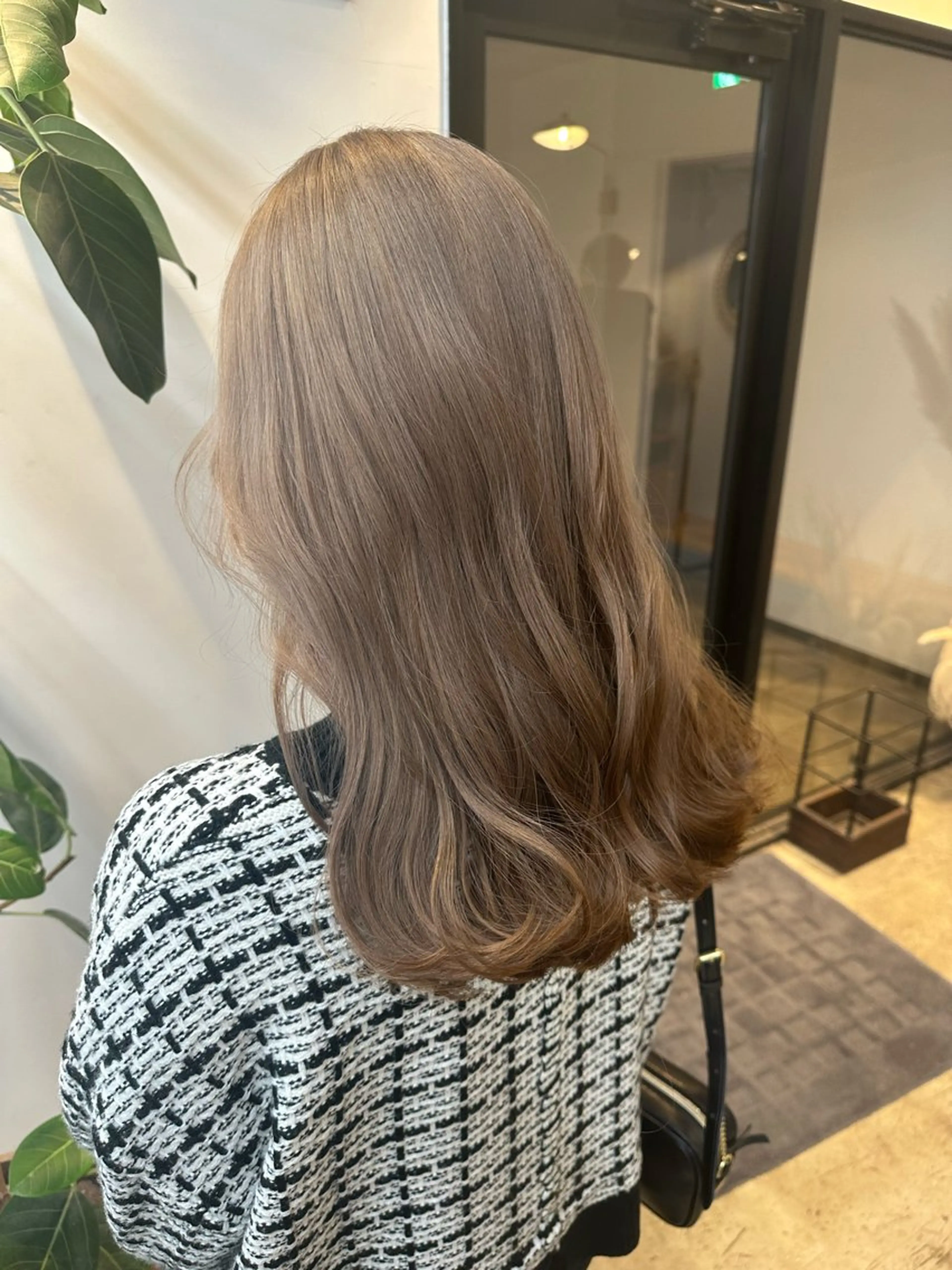 ミディアム カラー yuika .のヘアスタイル