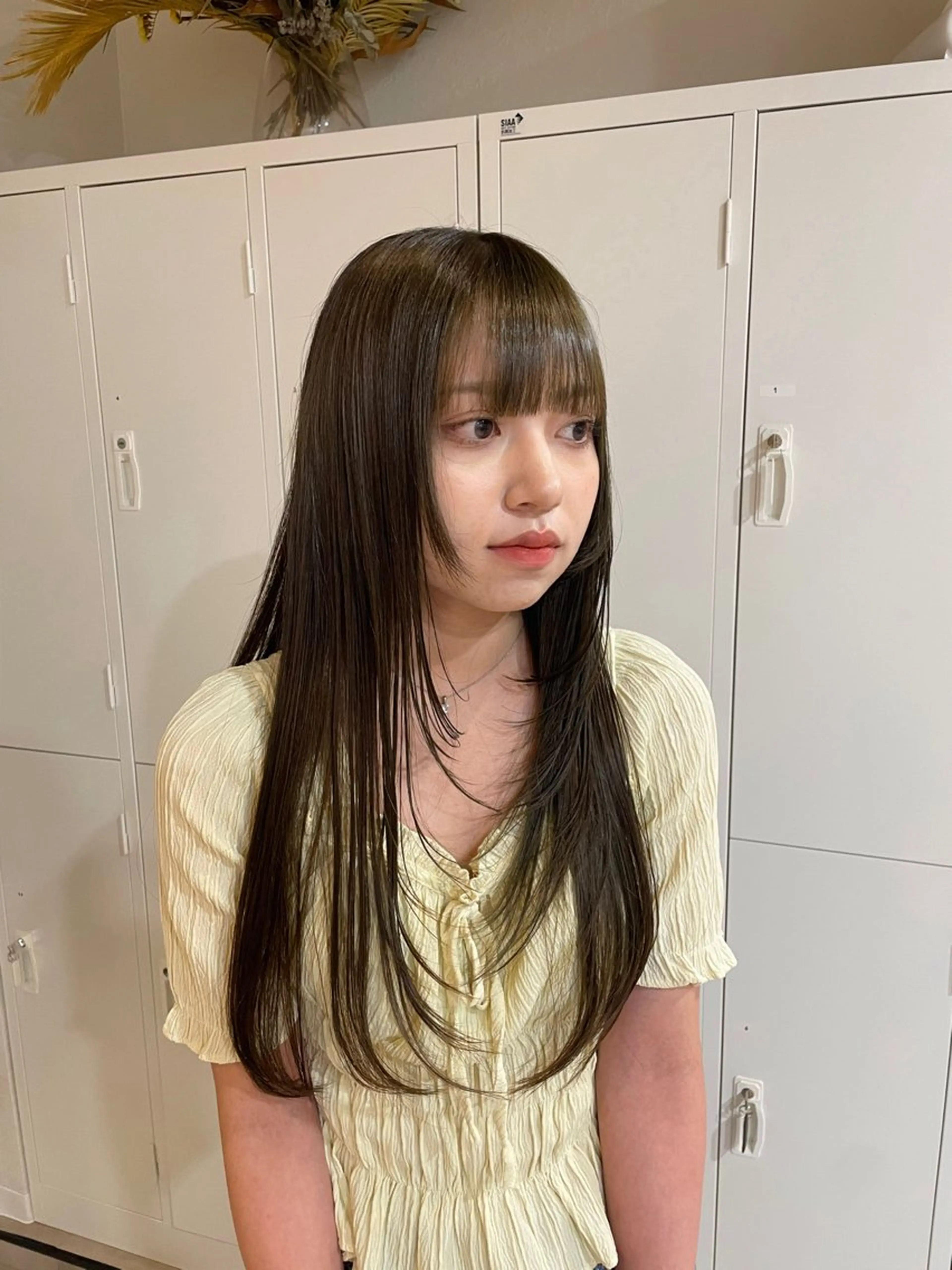 セミロング 顔まわりレイヤー レイヤーカット カット ヘアカラー トリートメント Zina京都河原町店所属・透明感ベージュカラー yumekaのヘアスタイル