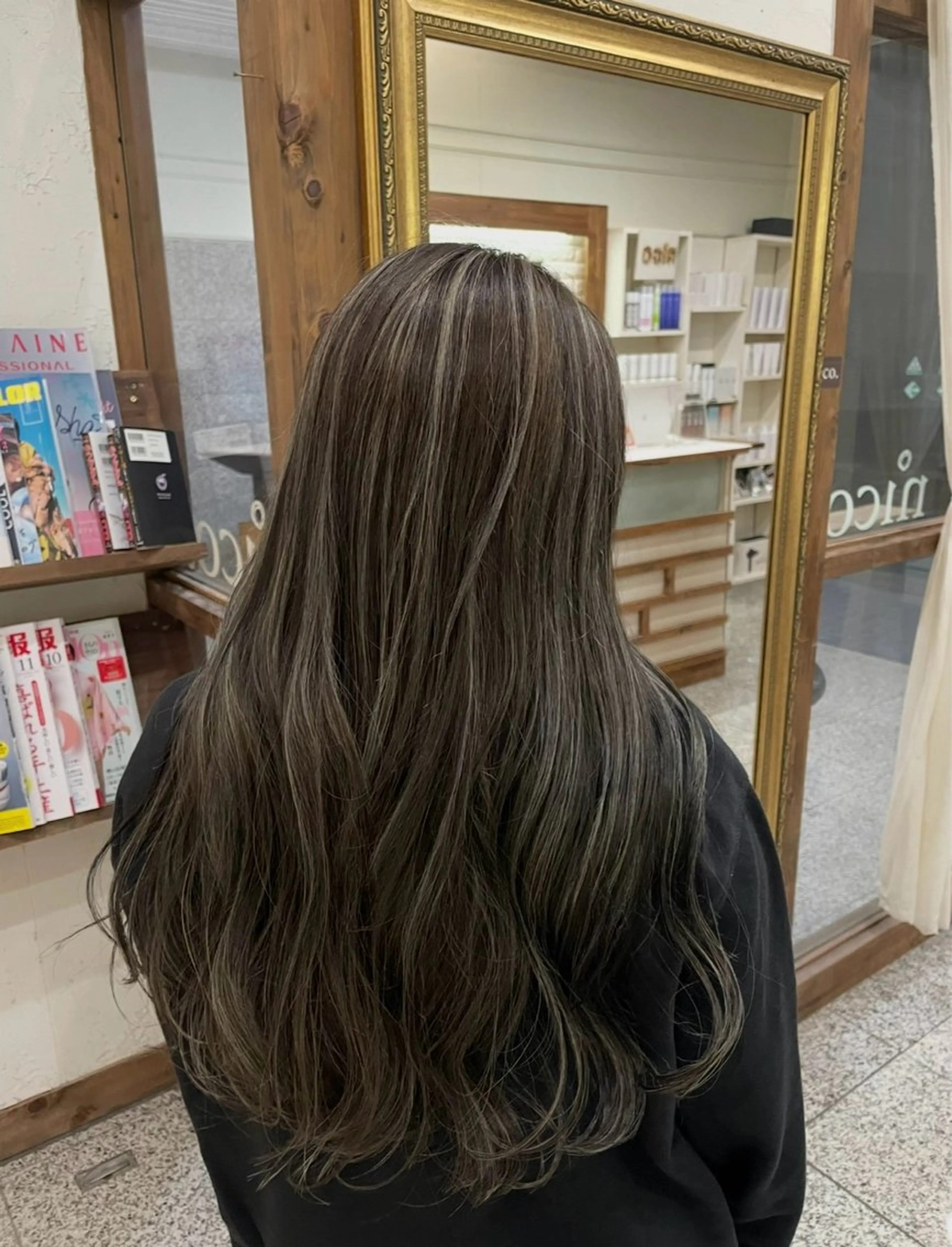 ロング ハイライト veretta.所属・レイヤーカット・水素 松井山手　齊藤　興のヘアスタイル