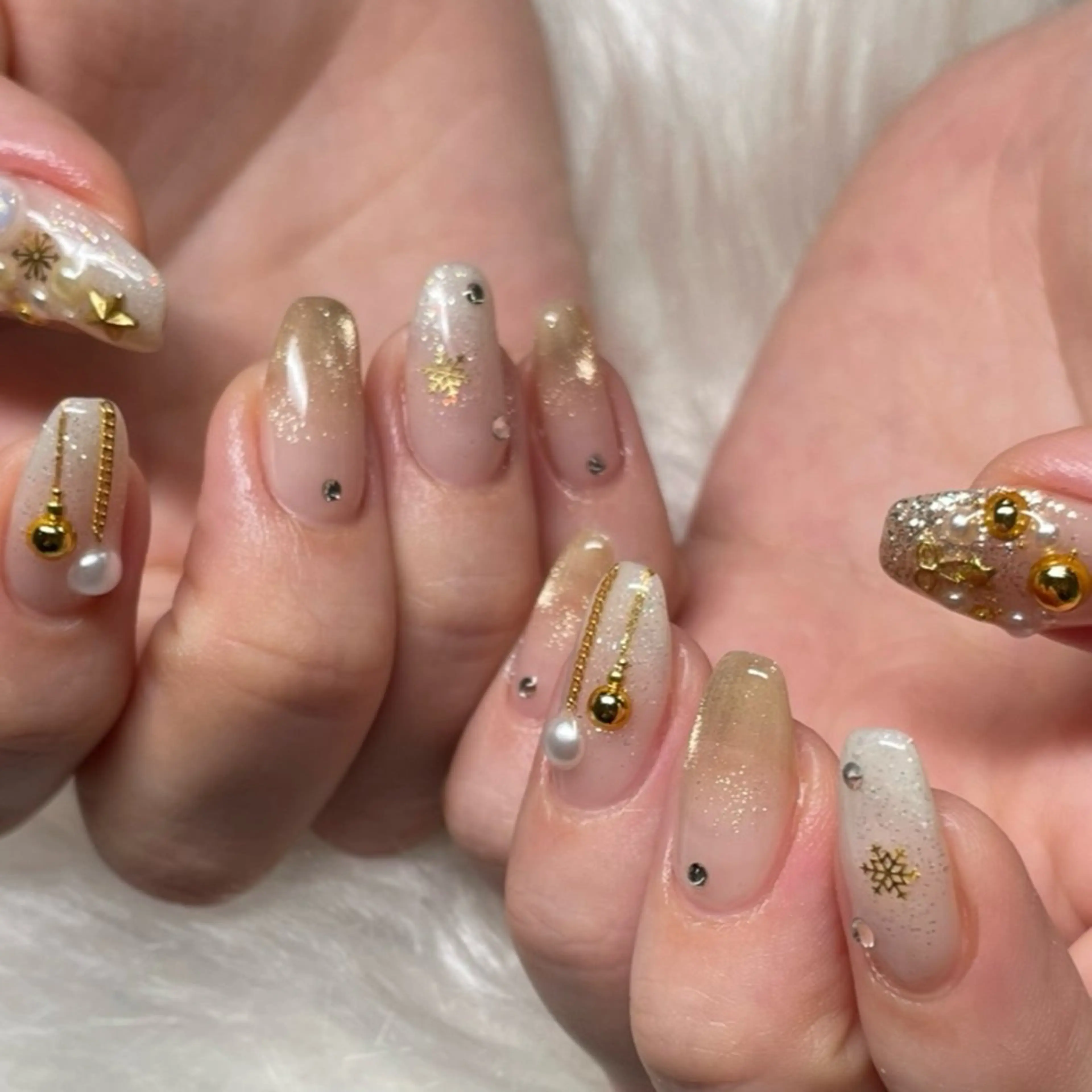 ネイル アートネイル 冬ネイル クリスマス 🦋hana / nail / AOのネイルデザイン