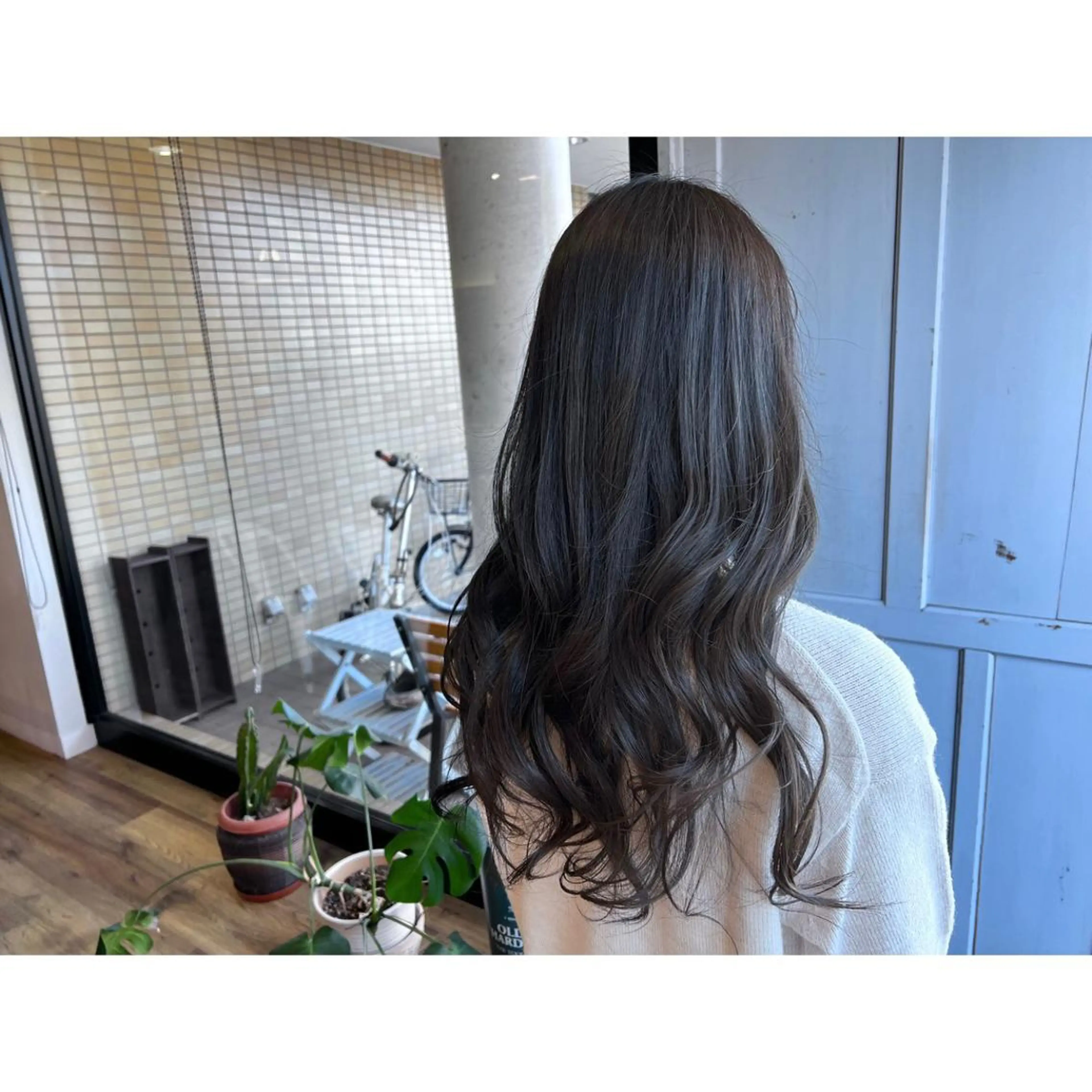 ロング カラー グレージュ ヘアカラー トリートメント ツキダテ ユイのヘアスタイル