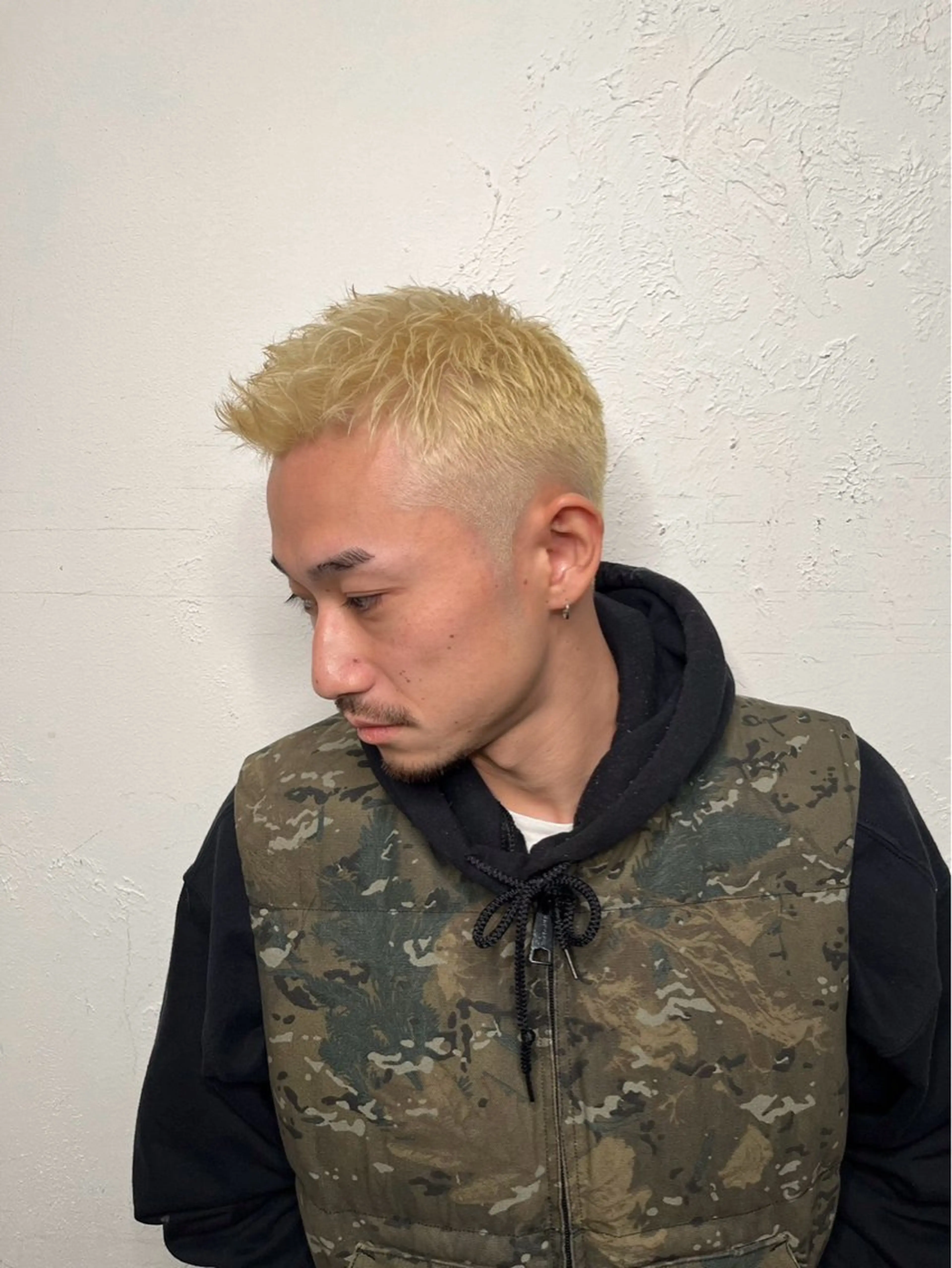 ショート カラー メンズ メンズブリーチ センターパート ダウンパーマ フェードカット メンズハイライト カット ヘアカラー トリートメント 💈メンズ特化💈 TASUKUのヘアスタイル