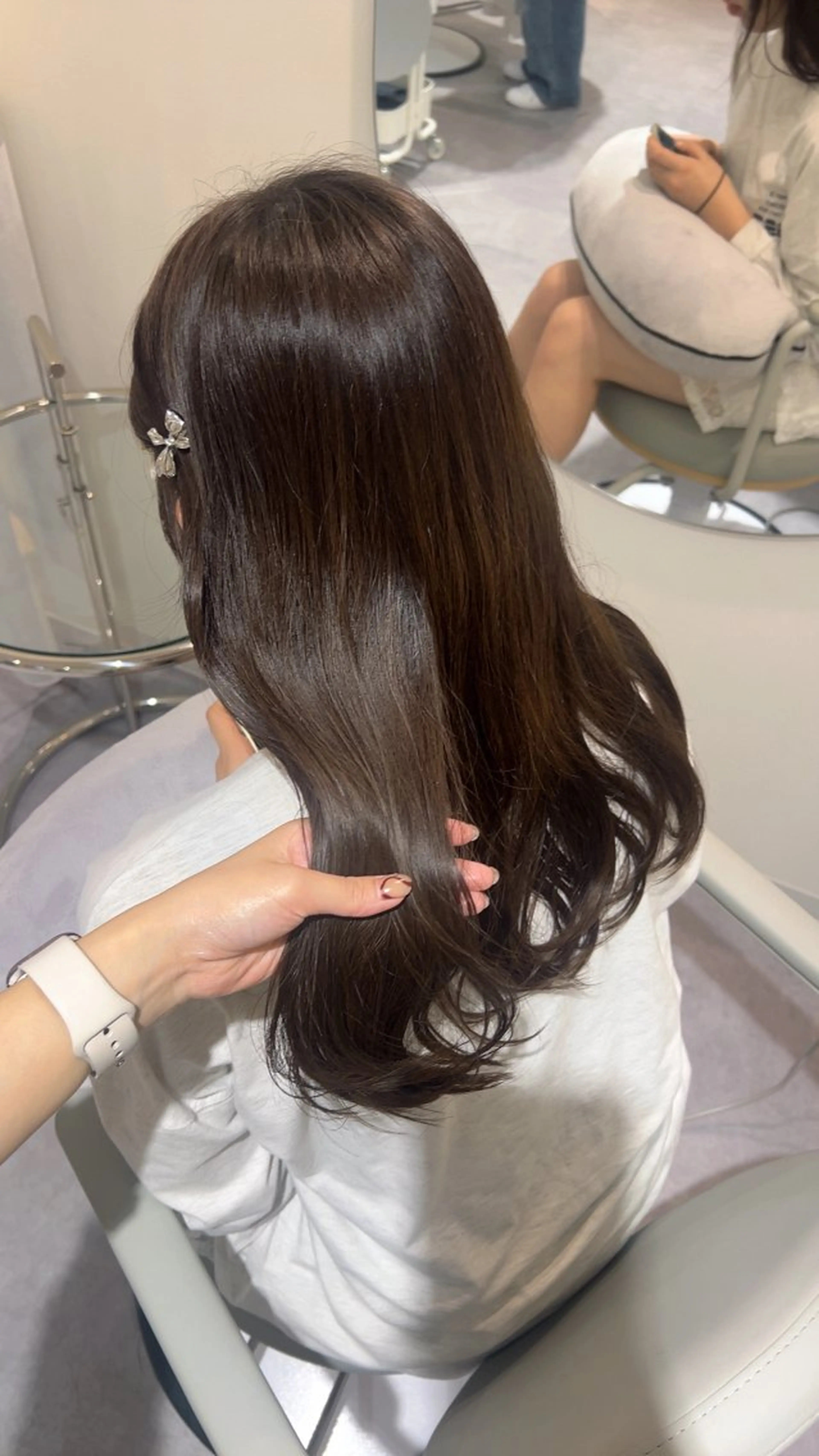 セミロング カラー 近藤 若菜のヘアスタイル