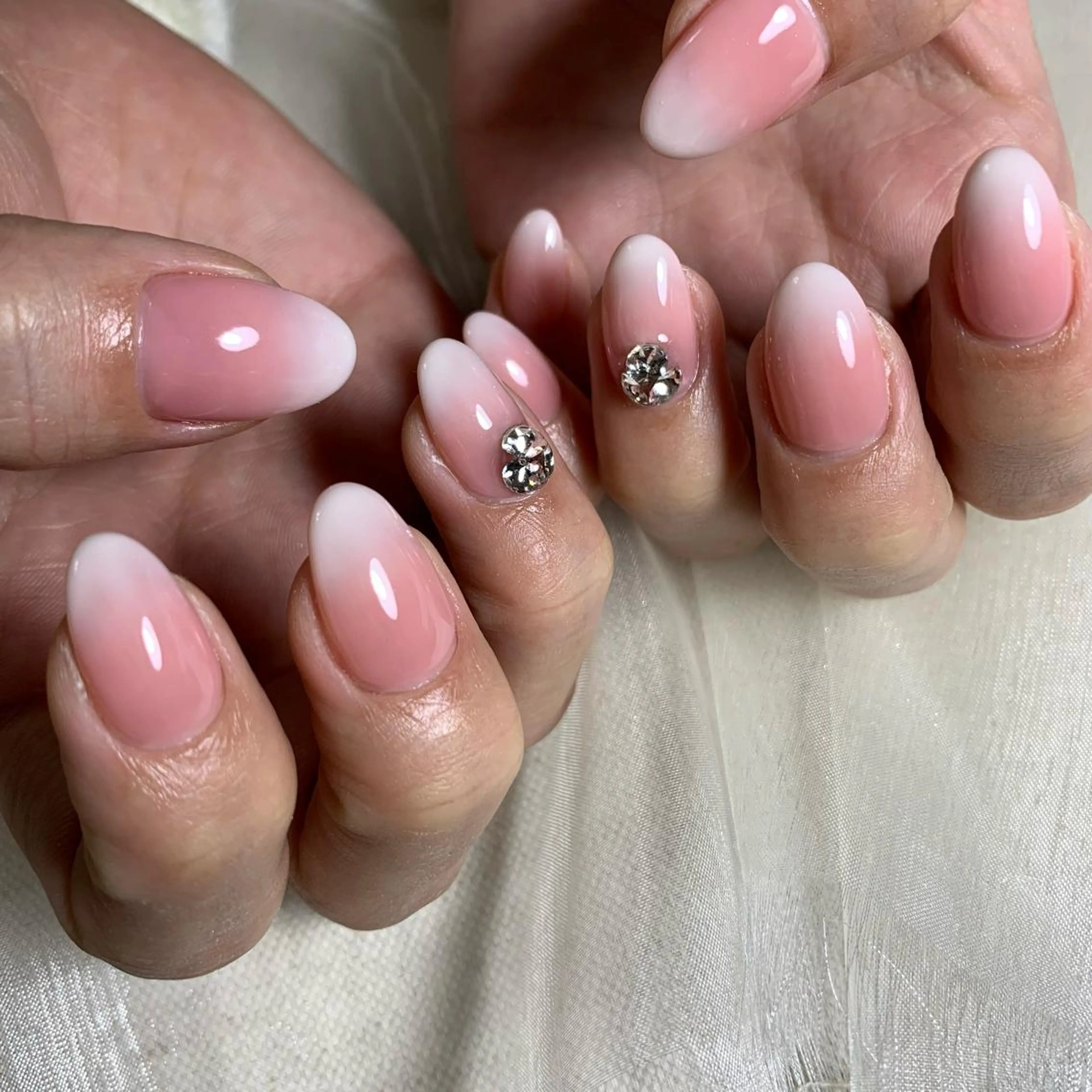 ネイル repos~ルポ~所属・里見 麗のネイルデザイン