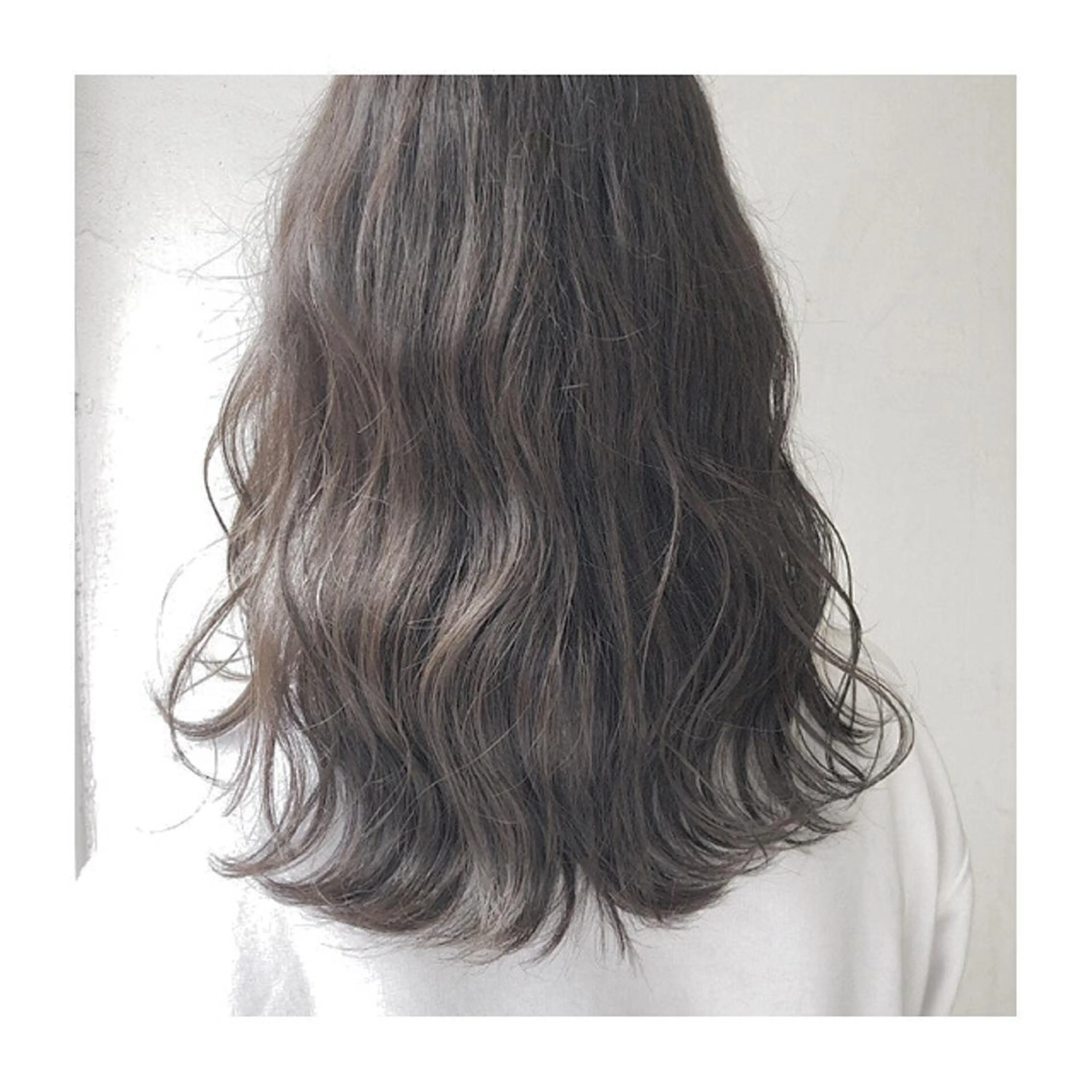 セミロング カラー グレージュ ミルクティーグレージュ 💚 nao💚のヘアスタイル