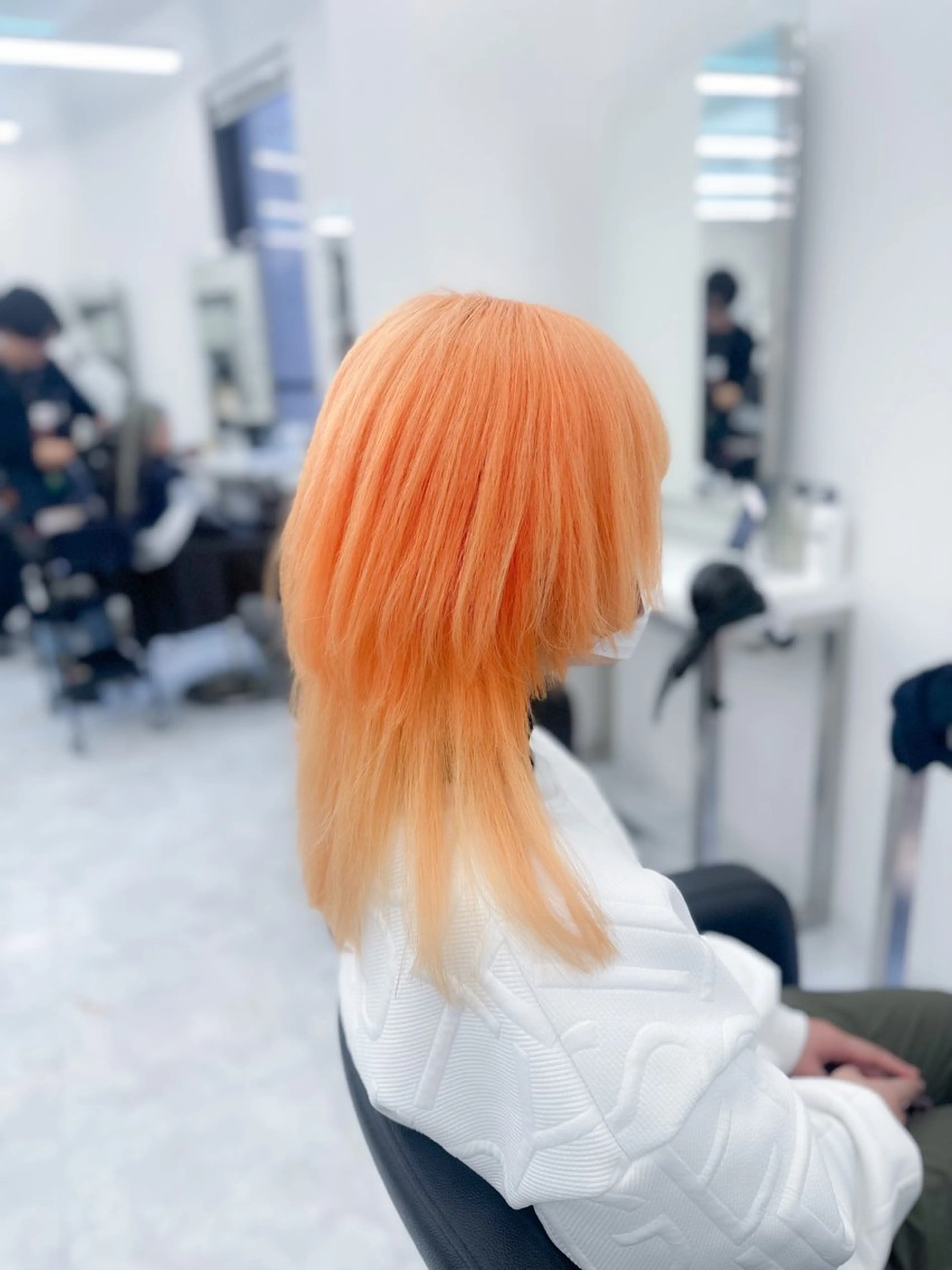 セミロング カラー ウルフ&レイヤー特化 まとまる美髪矯正のヘアスタイル