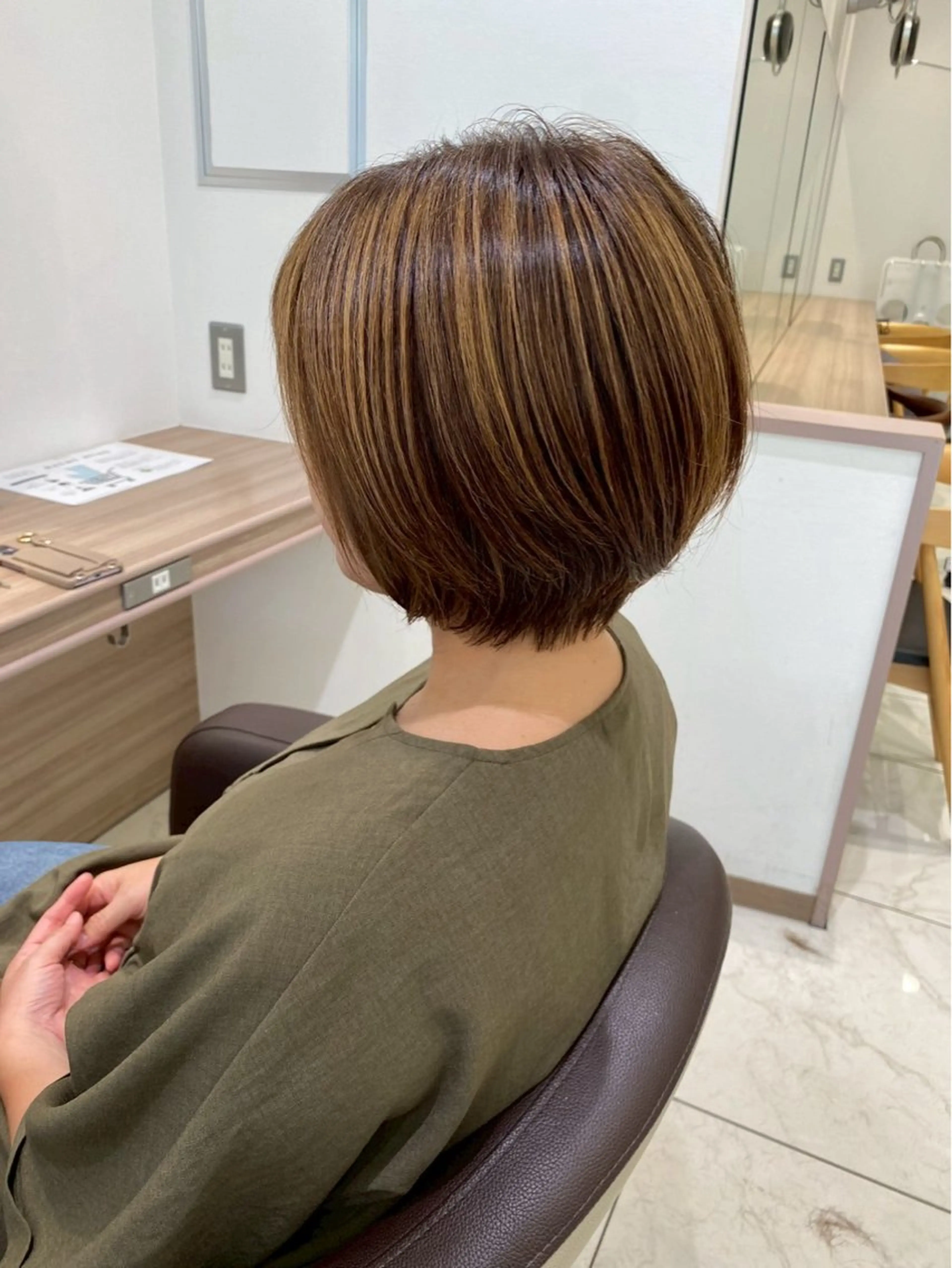 ショート カラー ベージュカラー ハイライトカラー ハイライト 三川 洋樹のヘアスタイル