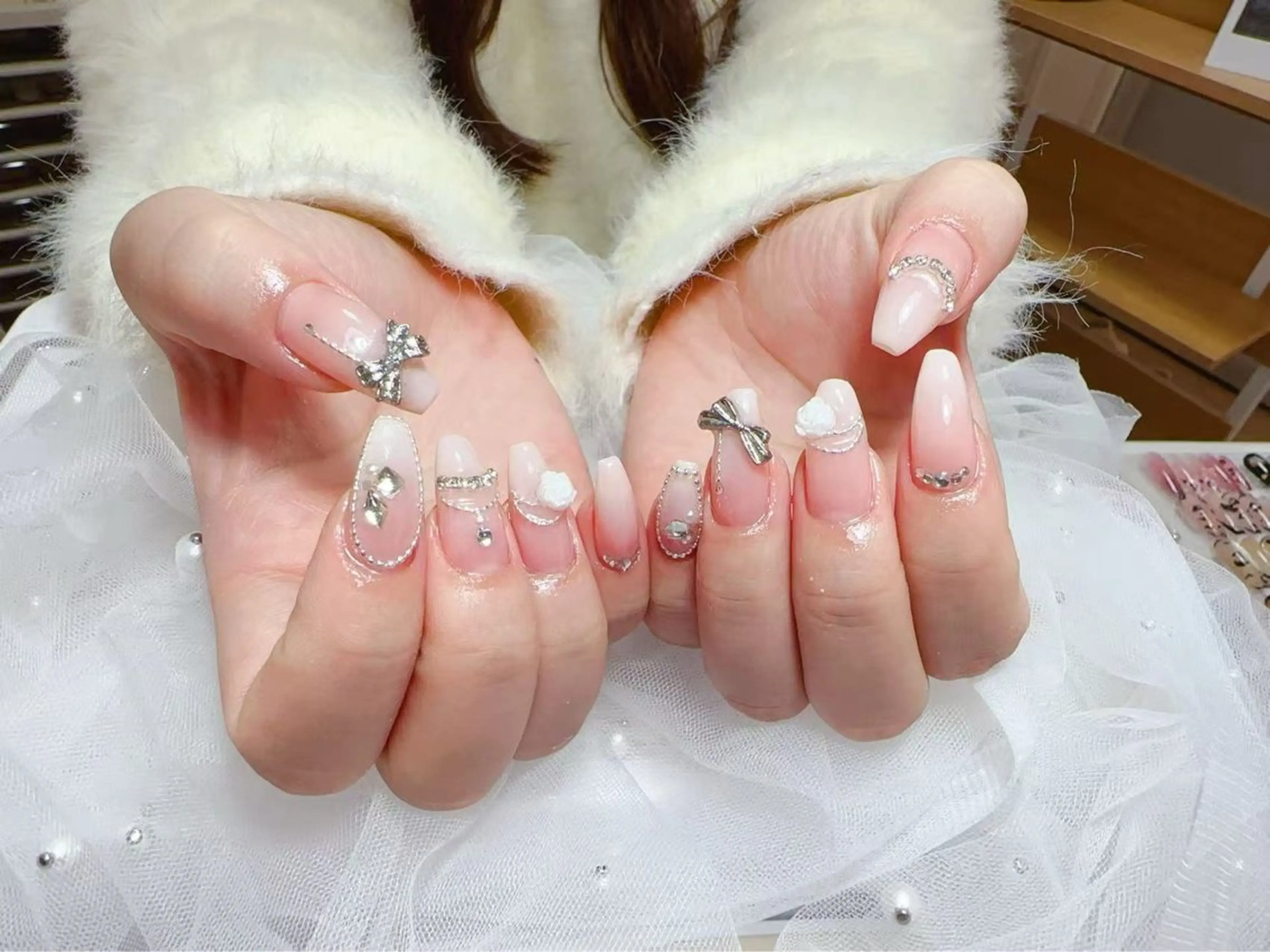 (新規オフ無料)ジェル、パーツ、シールやり放題（150分）持ち込みデザイン10本の写真