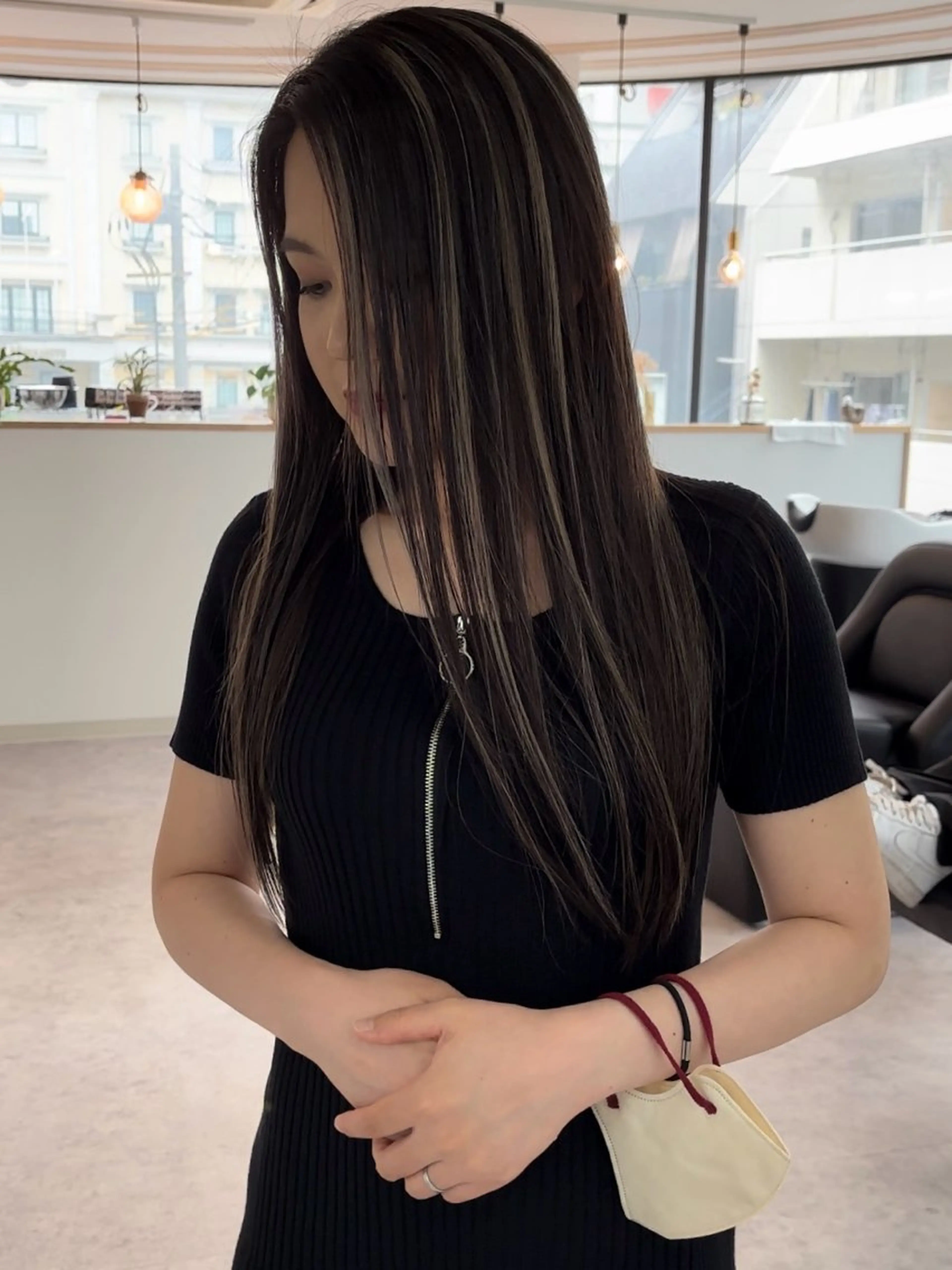 ロング カラー ハイライトカラー ハイライト Mina/岡山/矯正 ブリーチ/レイヤーのヘアスタイル