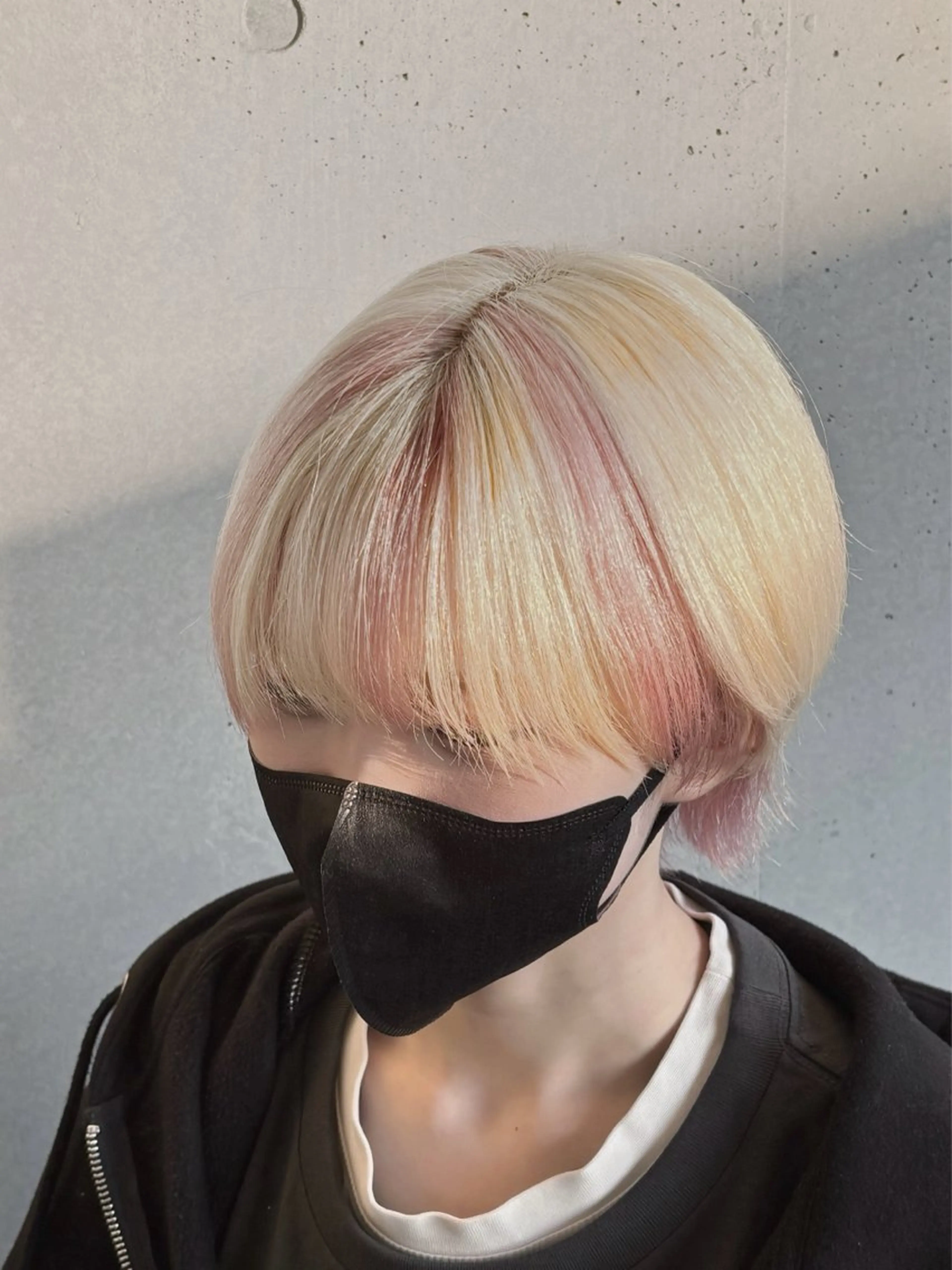 ショート カラー ブロンド ピンクカラー 🩶ハイトーン /レイヤーはちすのヘアスタイル